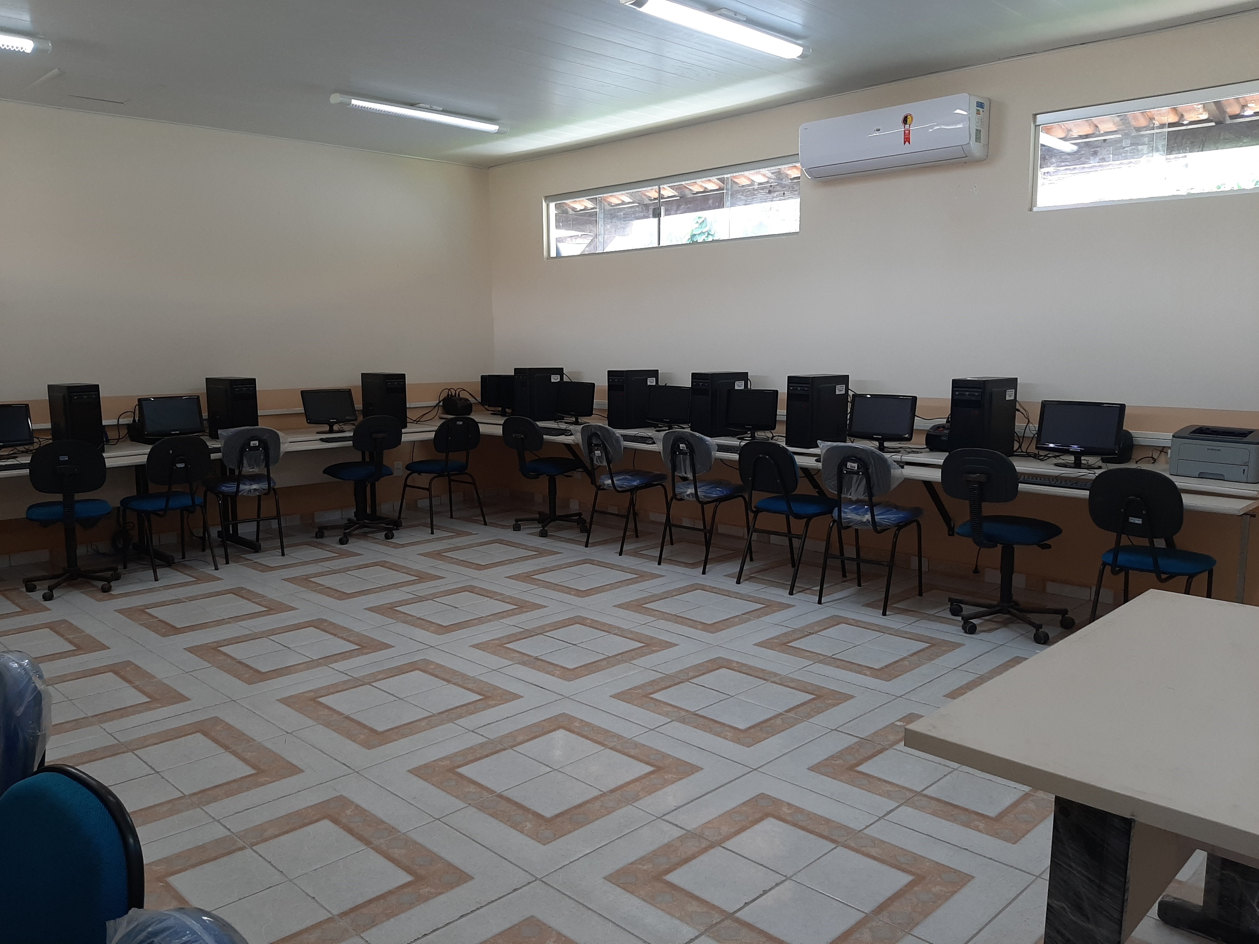 Mais de 600 alunos serão beneficiados com escola totalmente reformada na Marambaia