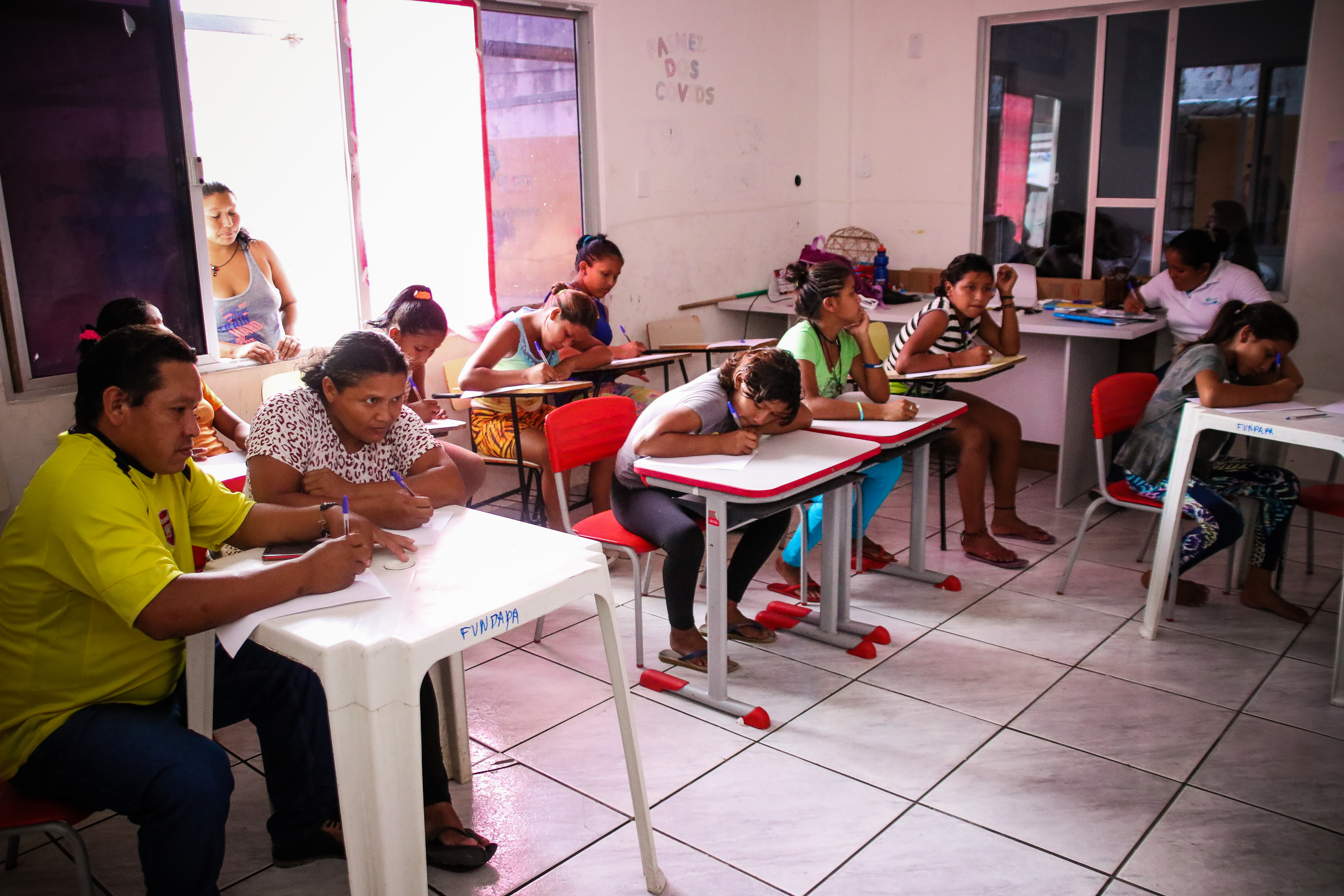 Indígenas venezuelanos recebem aulas de língua portuguesa 