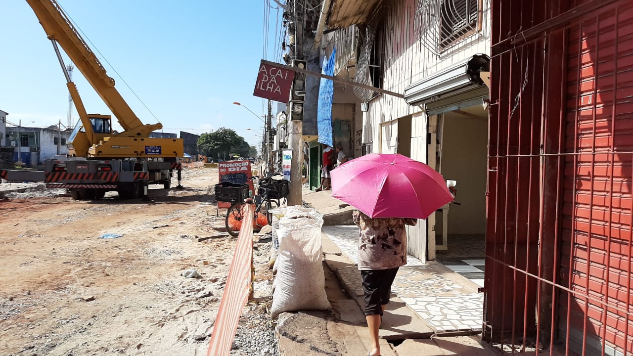 Equipes da prefeitura vistoriam a execução das obras da avenida Bernardo Sayão