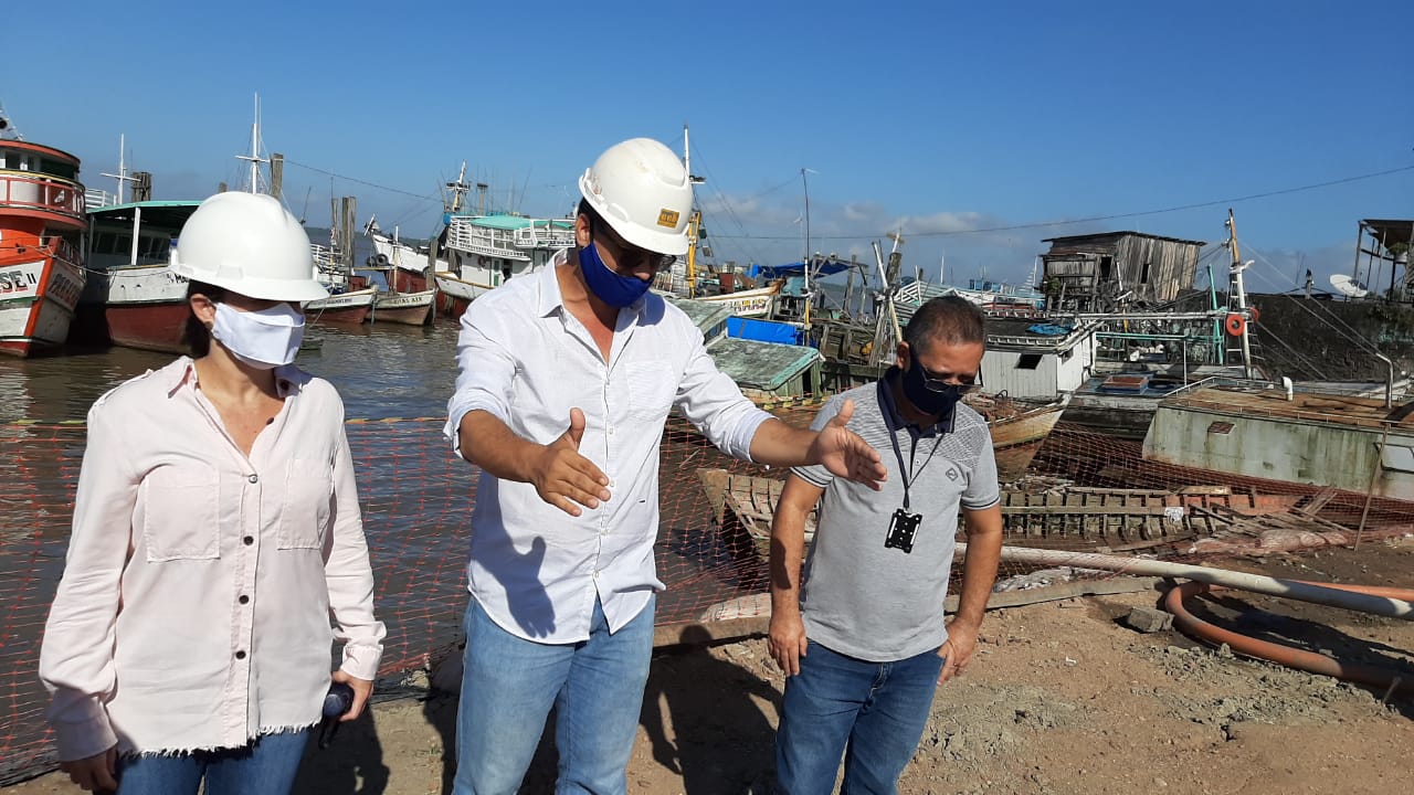 Equipes da prefeitura vistoriam a execução das obras da avenida Bernardo Sayão