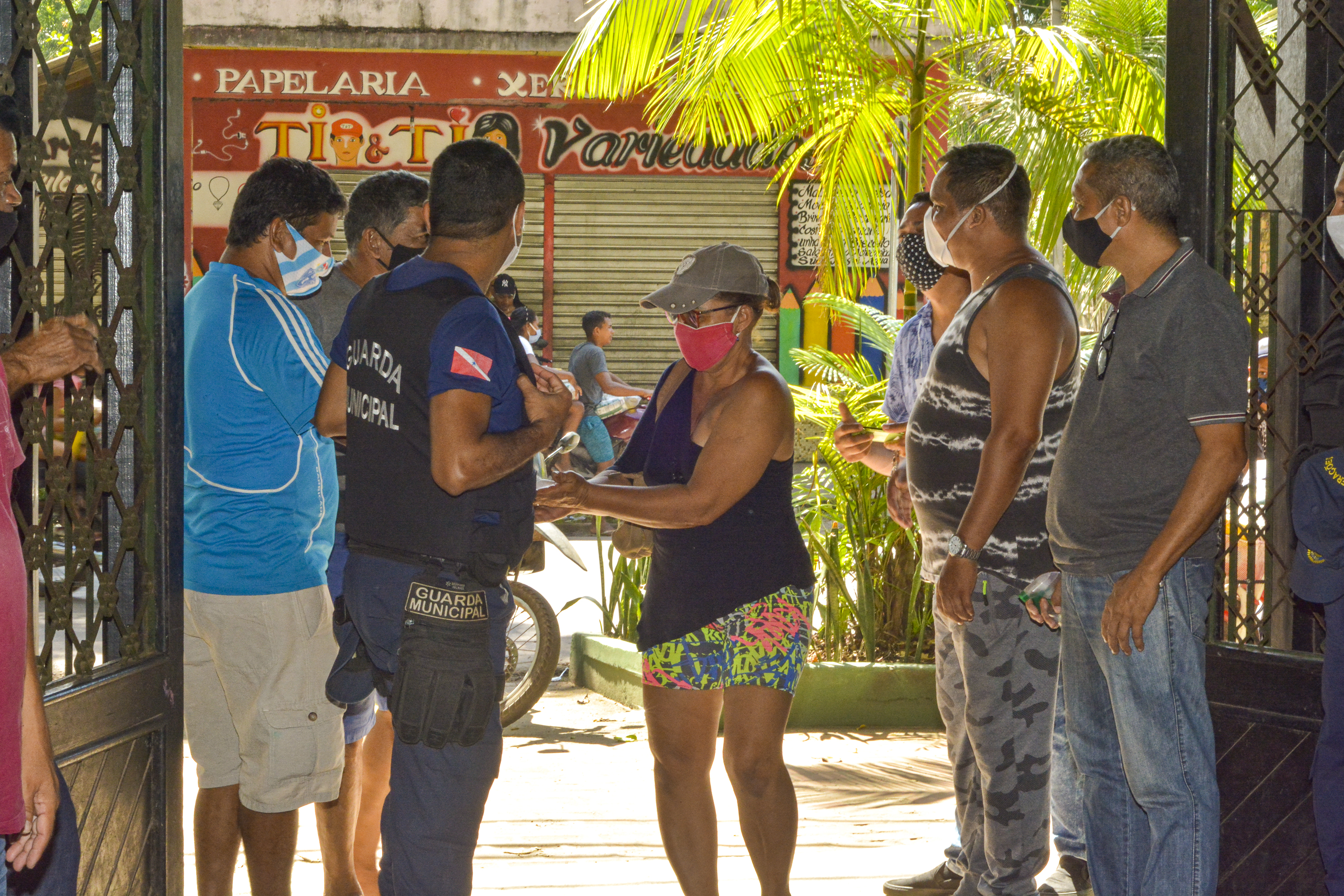 Alunos de Outeiro recebem kits de merenda escolar