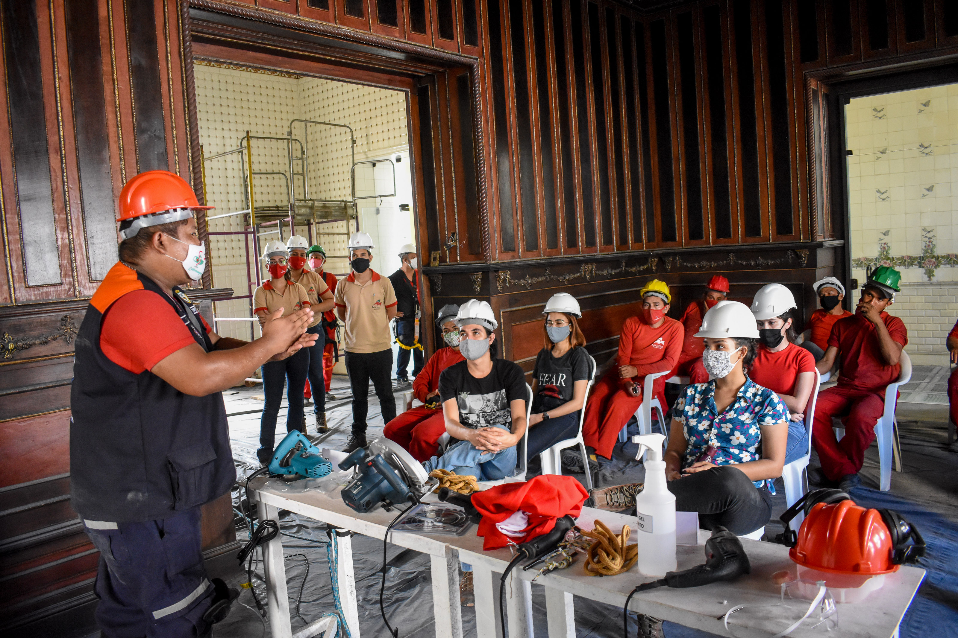 Profissionais envolvidos em obra de restauro do Palacete Bolonha recebem  treinamento