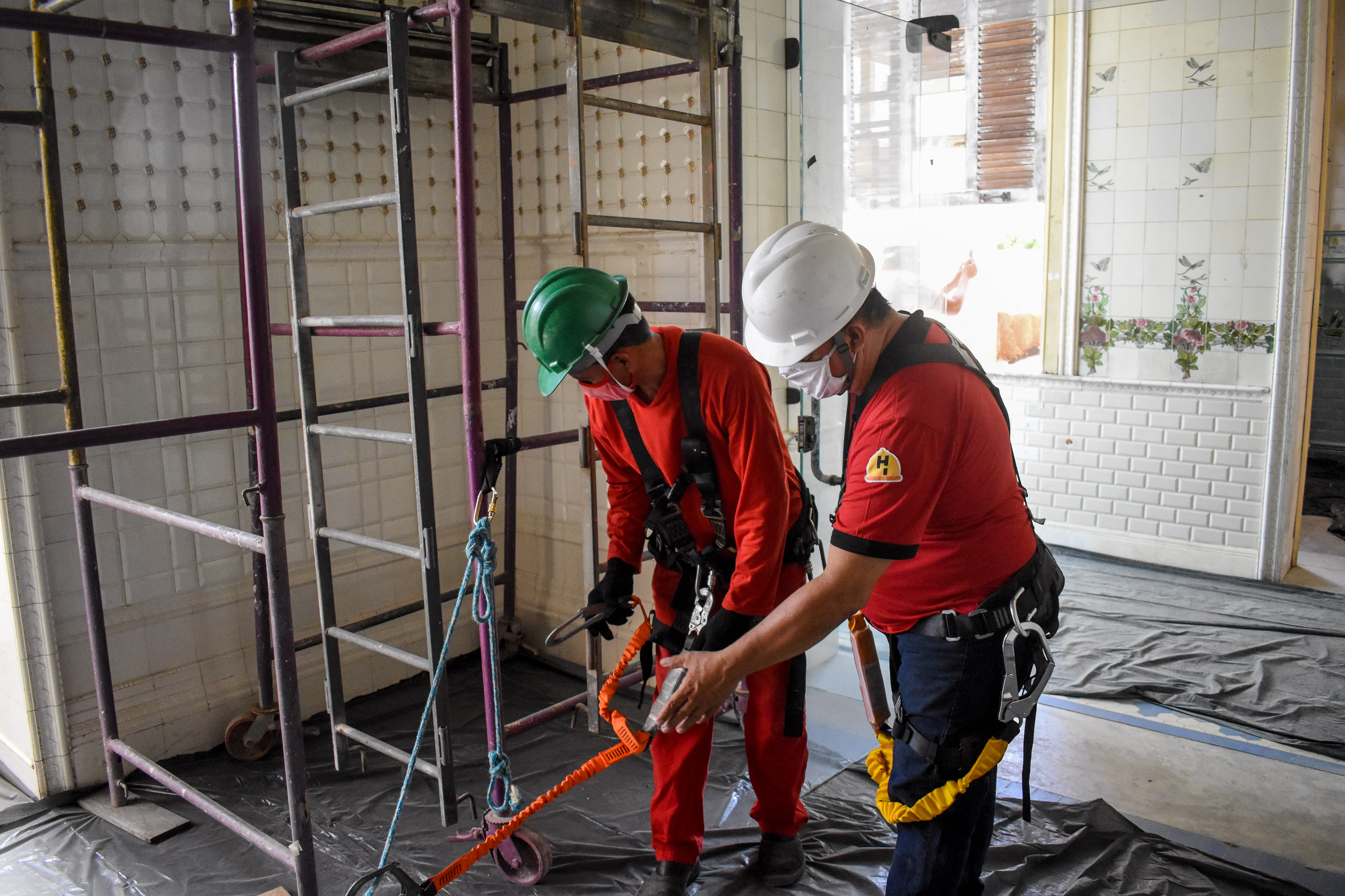 Profissionais envolvidos em obra de restauro do Palacete Bolonha recebem  treinamento