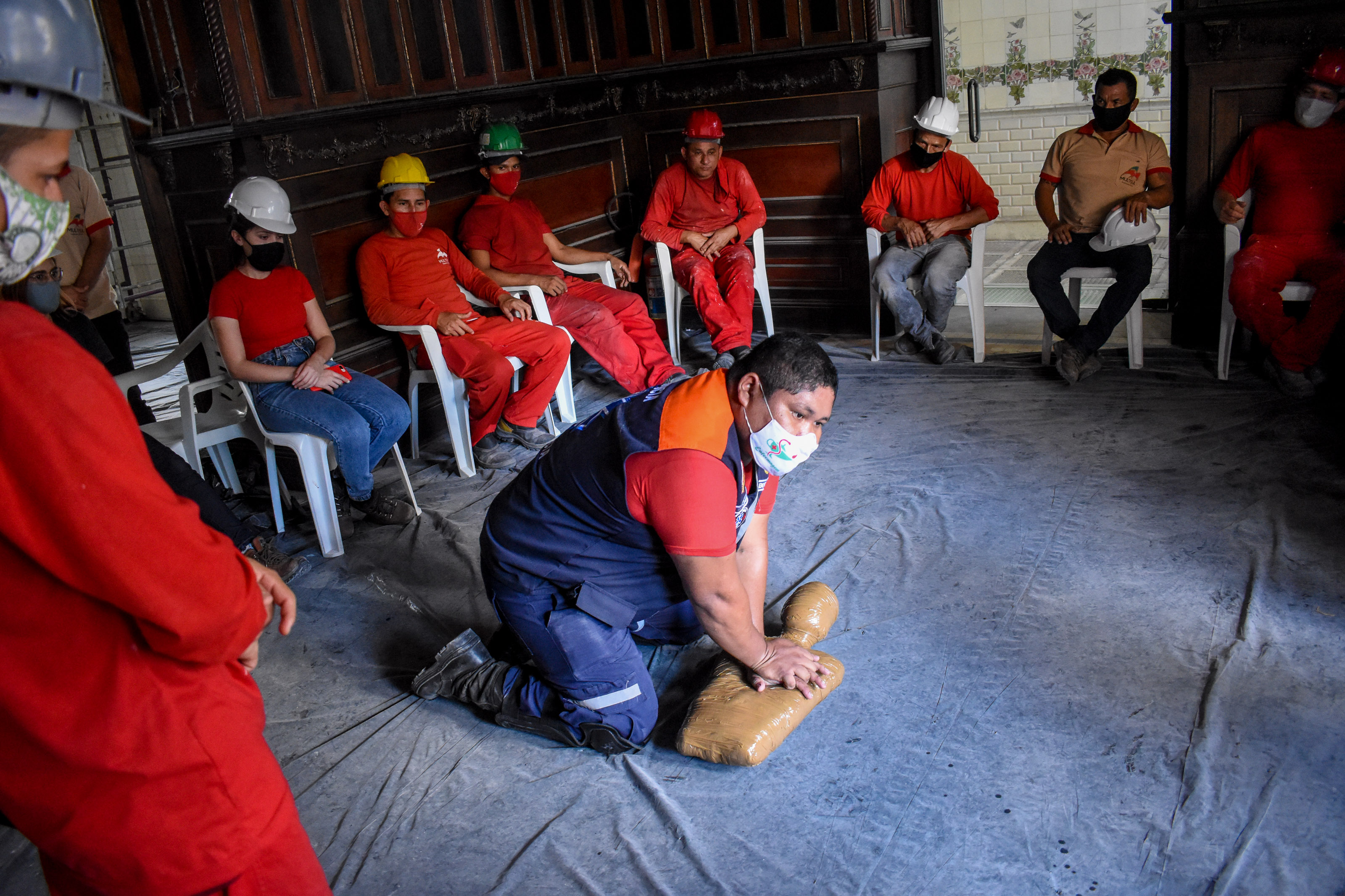 Profissionais envolvidos em obra de restauro do Palacete Bolonha recebem  treinamento