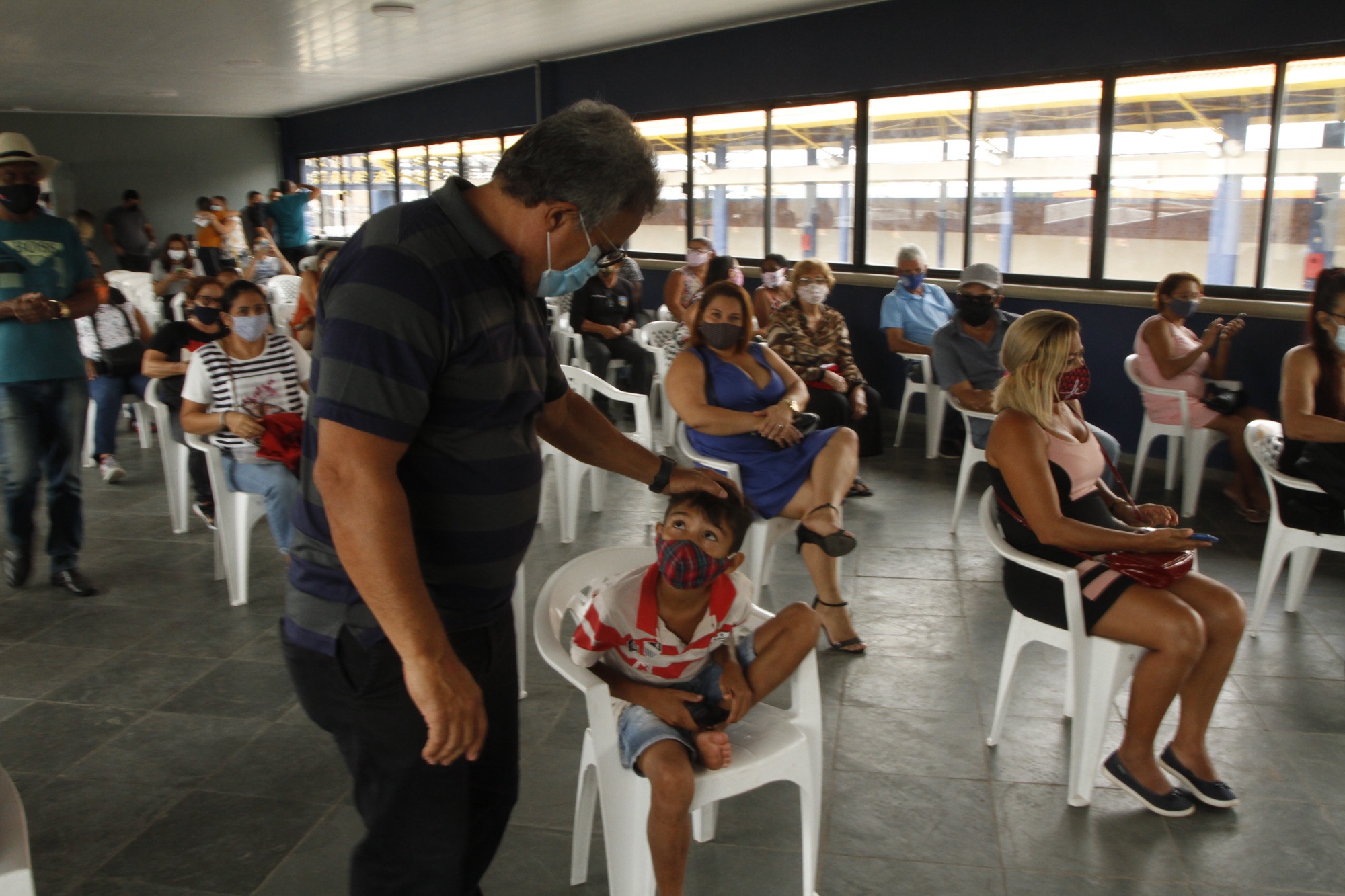 Famílias remanejadas da Bernardo Sayão recebem certidão de posse de imóveis