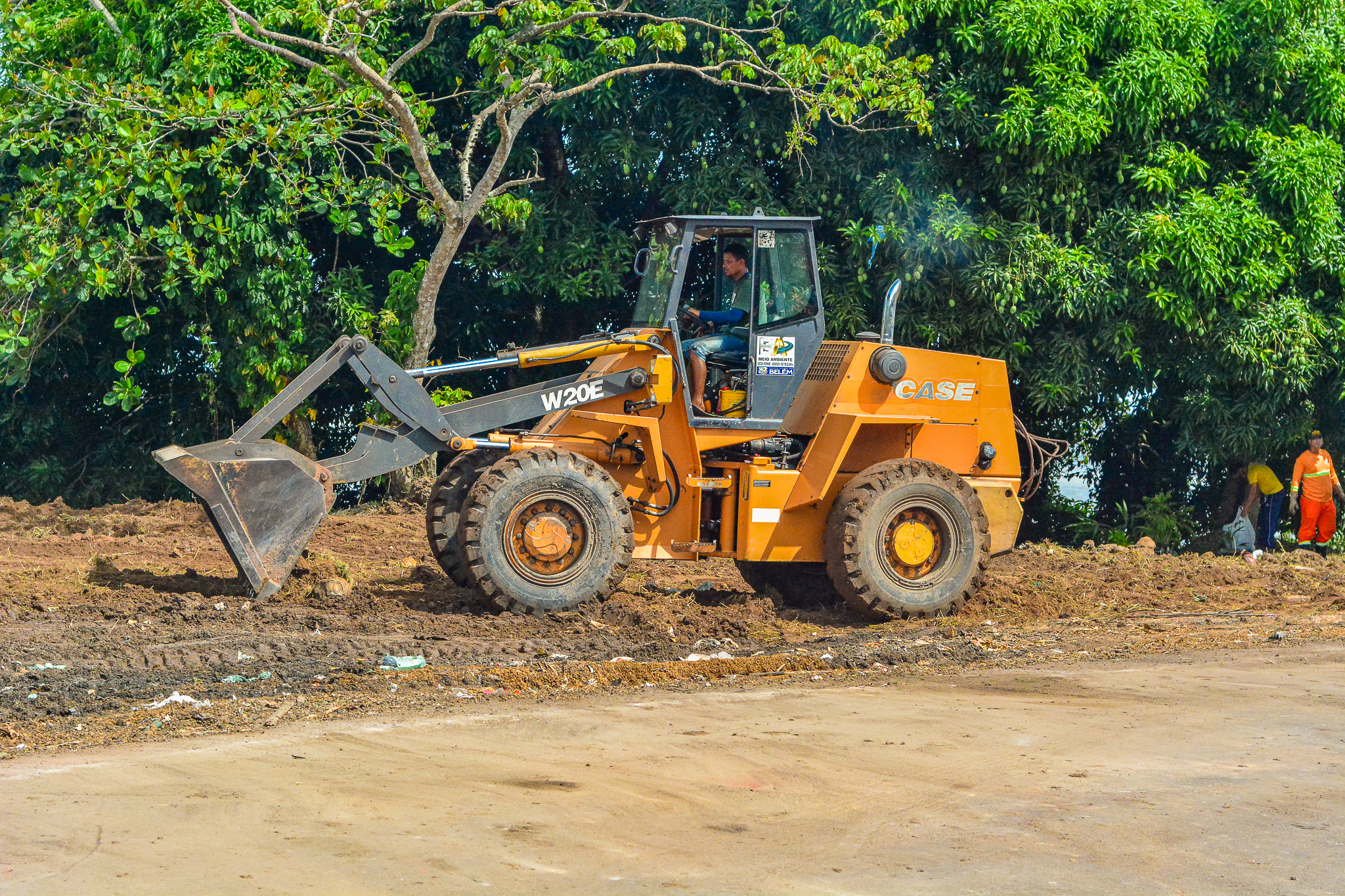 Em Outeiro, Prefeitura transforma ponto de descarte irregular de lixo em área verde