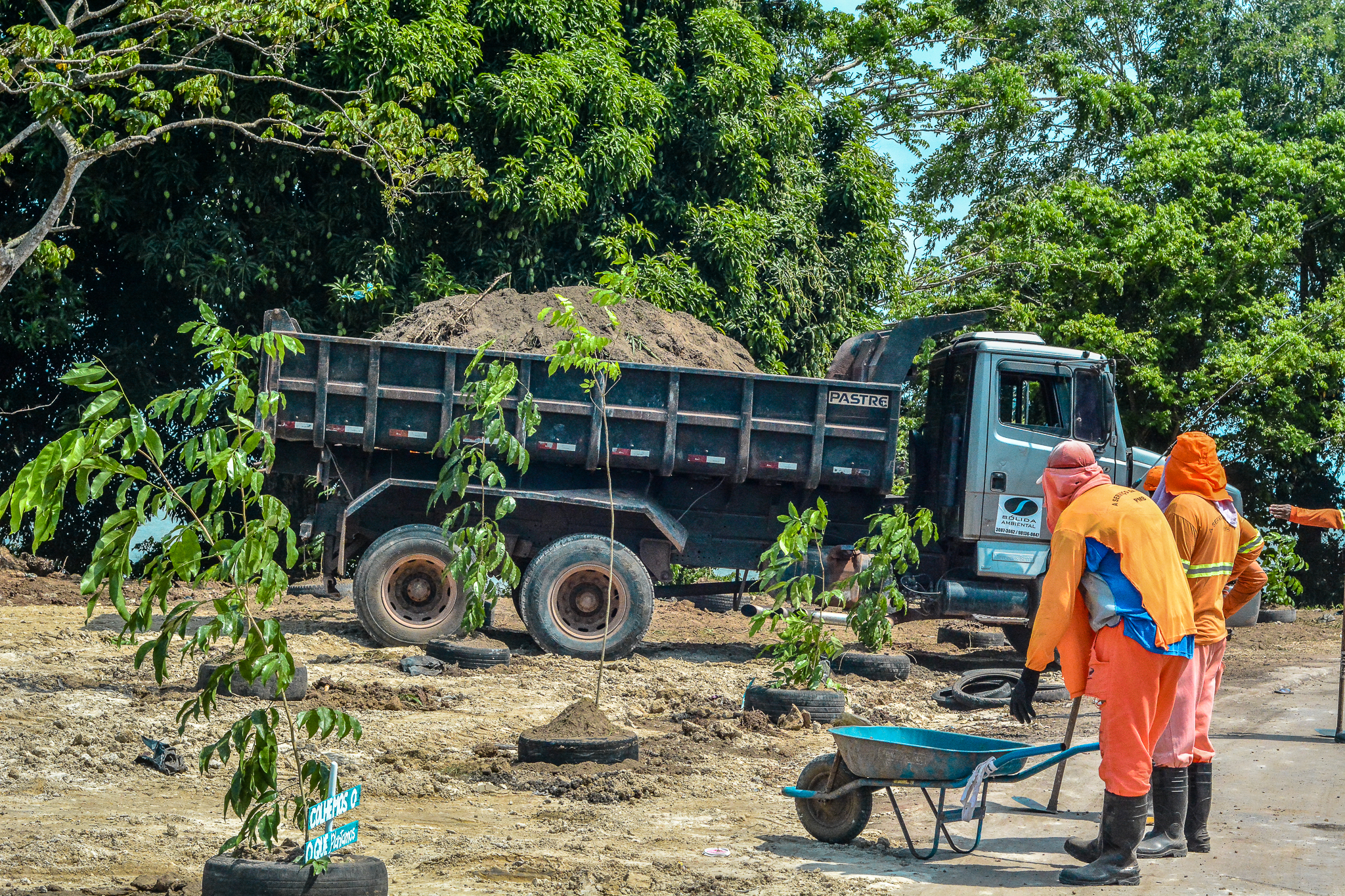 Em Outeiro, Prefeitura transforma ponto de descarte irregular de lixo em área verde
