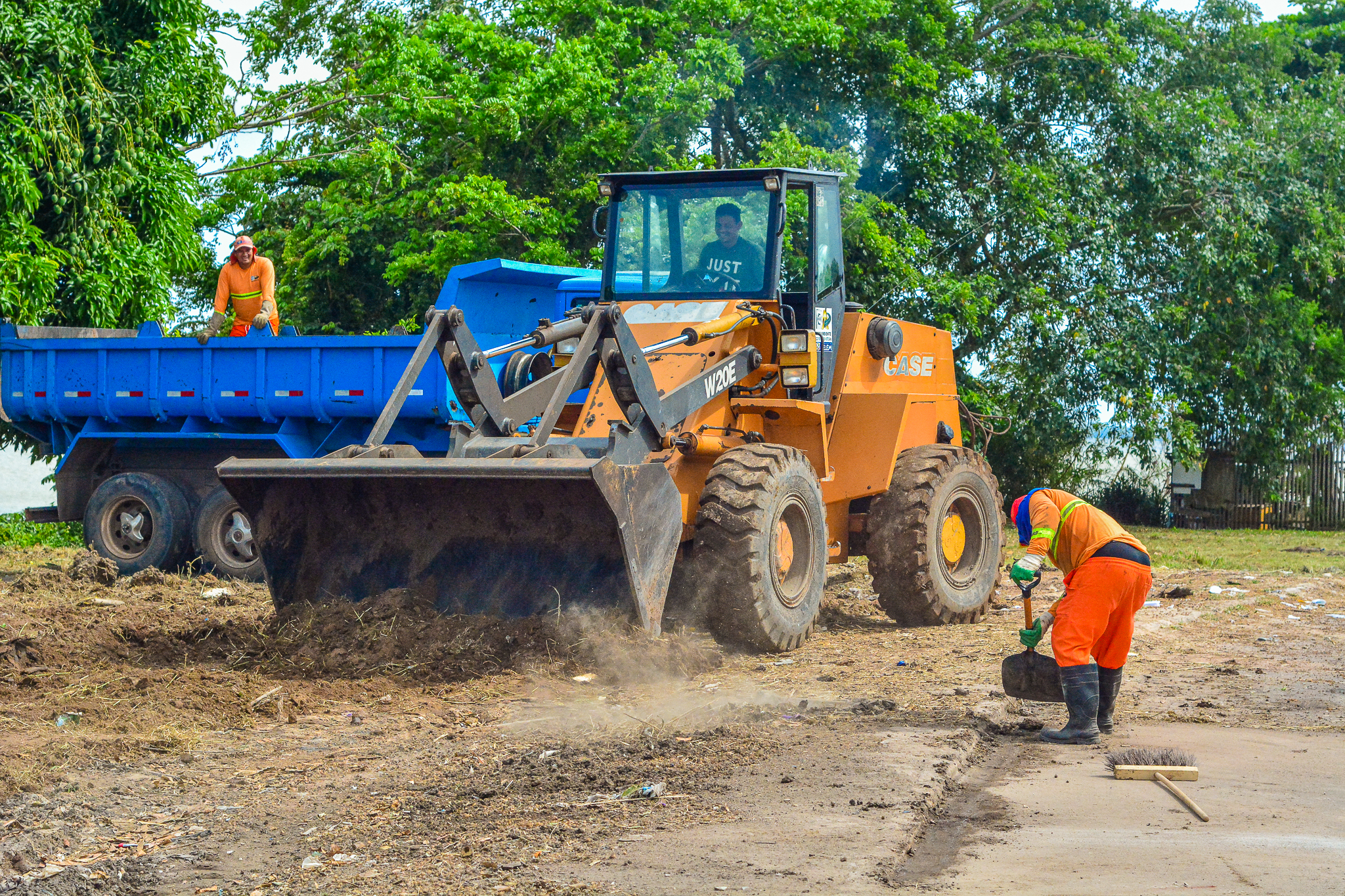 Em Outeiro, Prefeitura transforma ponto de descarte irregular de lixo em área verde
