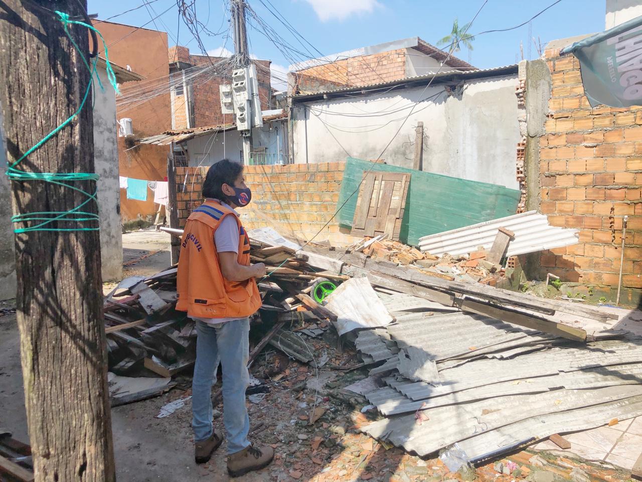 Defesa Civil Municipal atende famílias atingidas por vendaval