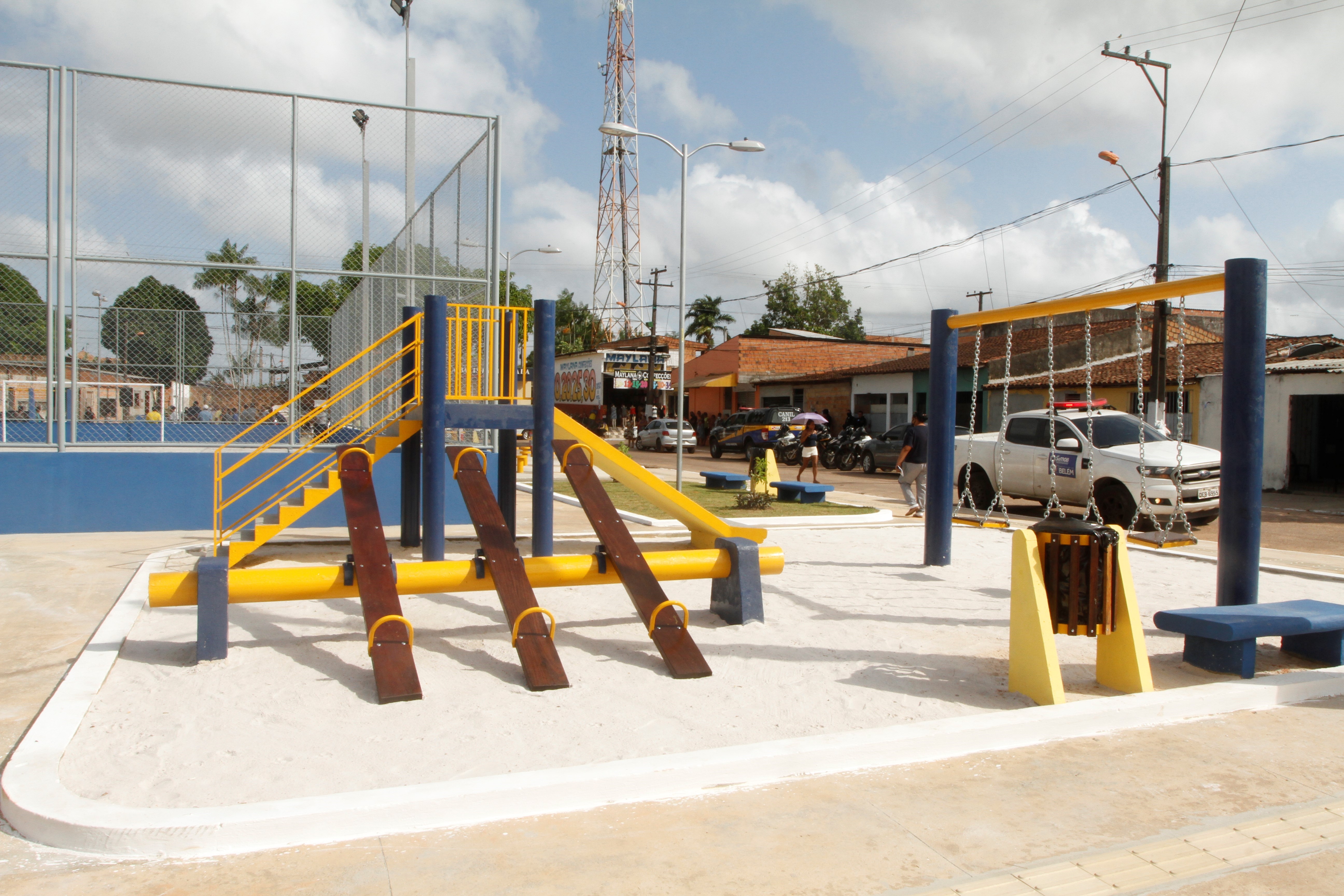 Moradores dos bairros do Tenoné e Parque Guajará ganham novos espaços de lazer 