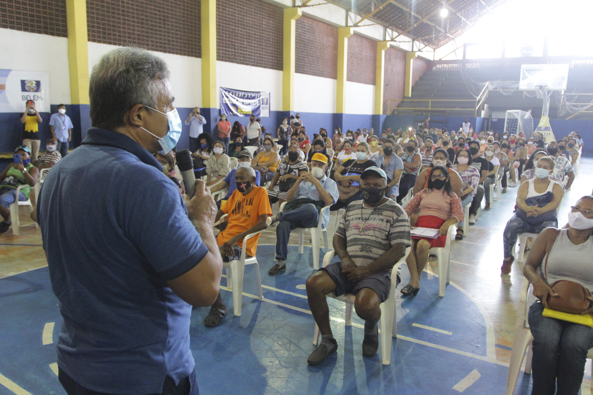 Famílias do Viver Tenoné II assinam contrato de entrega de imóveis