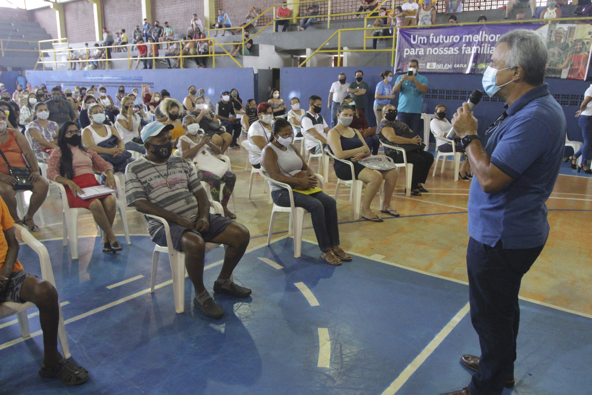 Famílias do Viver Tenoné II assinam contrato de entrega de imóveis