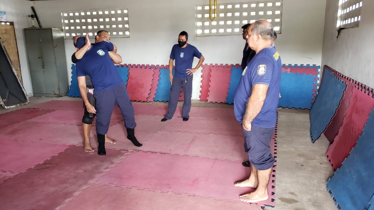 Guardas municipais participam de aula prática de defesa pessoal