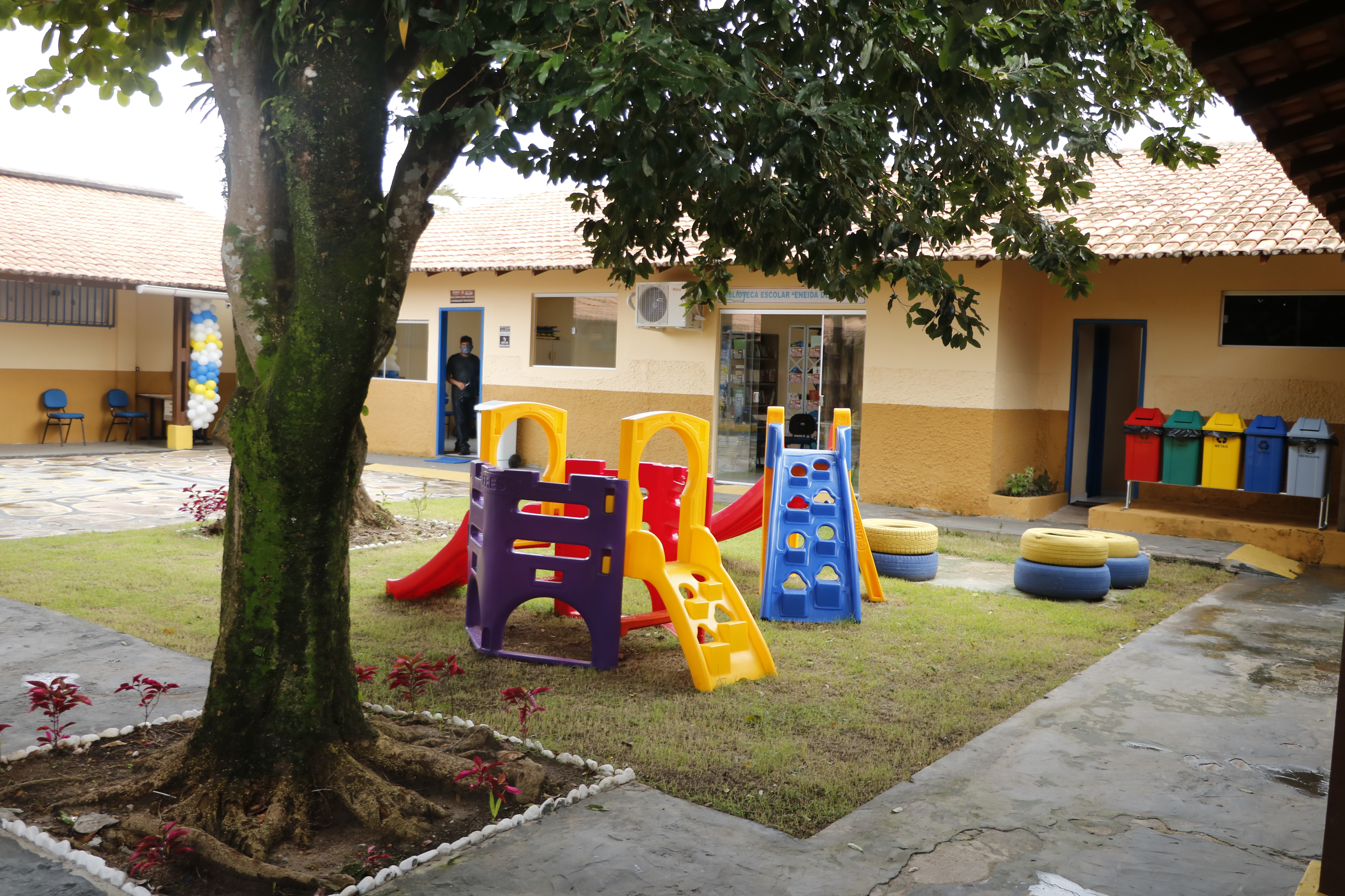 Escolas municipais revitalizadas beneficiam alunos do ensino infantil e adulto