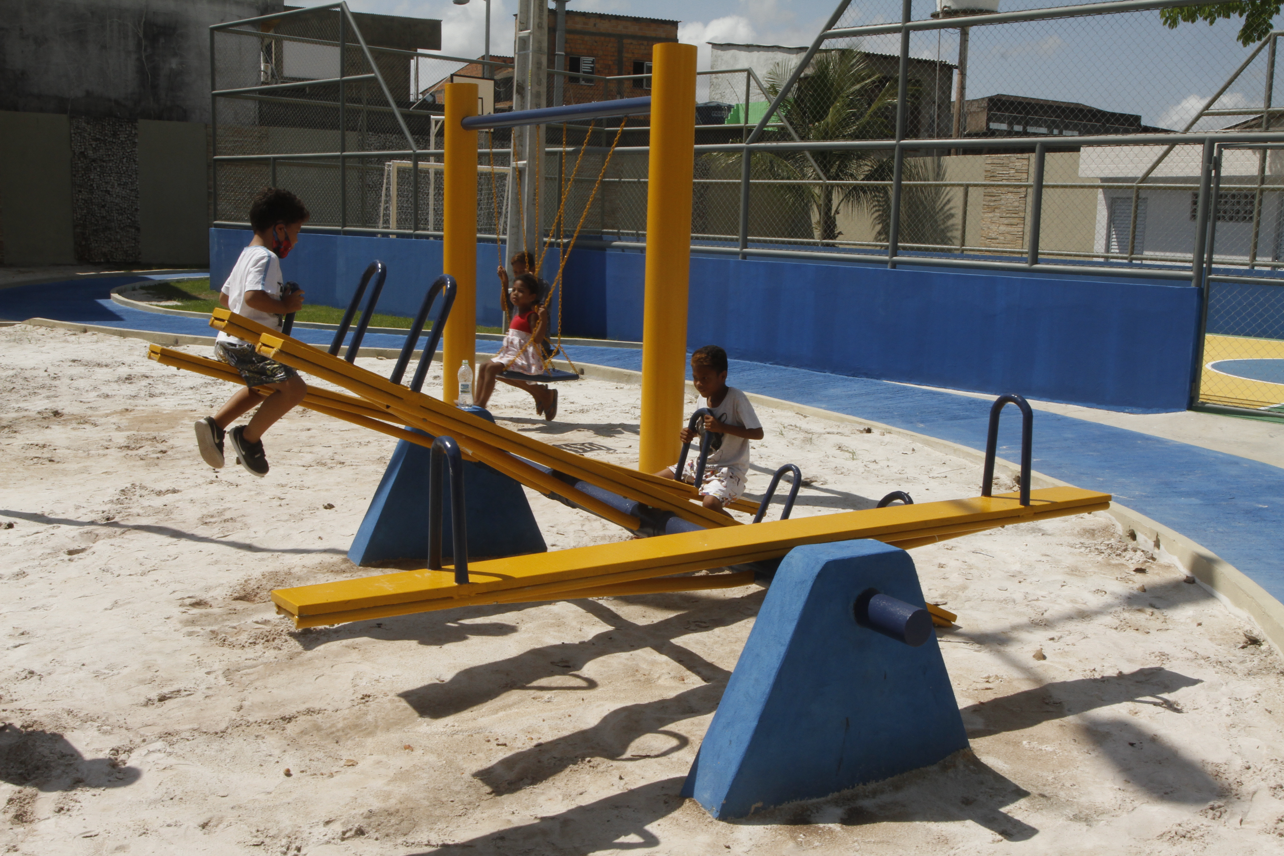 Bairro do Guamá recebe praça revitalizada com anfiteatro e espaço de lazer