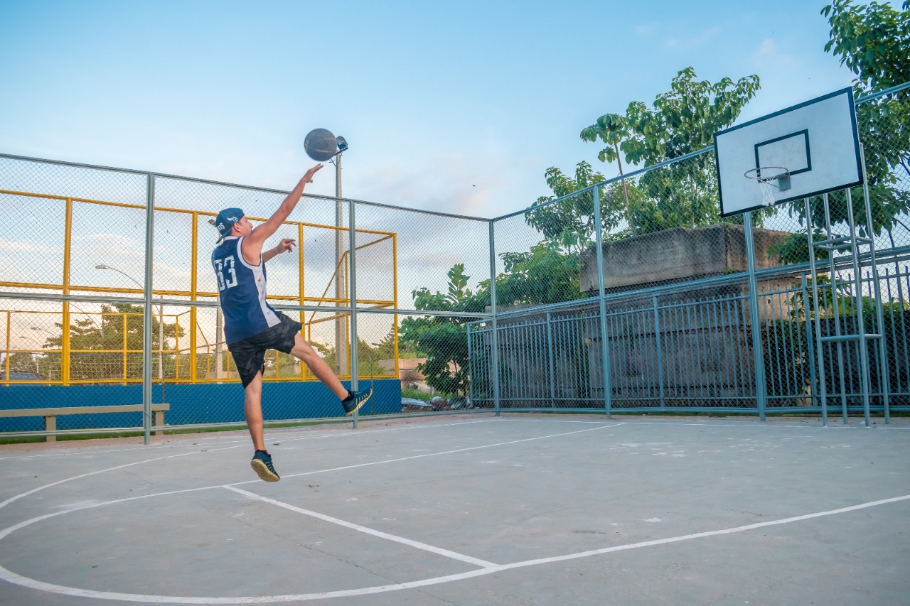 Novo complexo esportivo público é entregue no bairro da Condor
