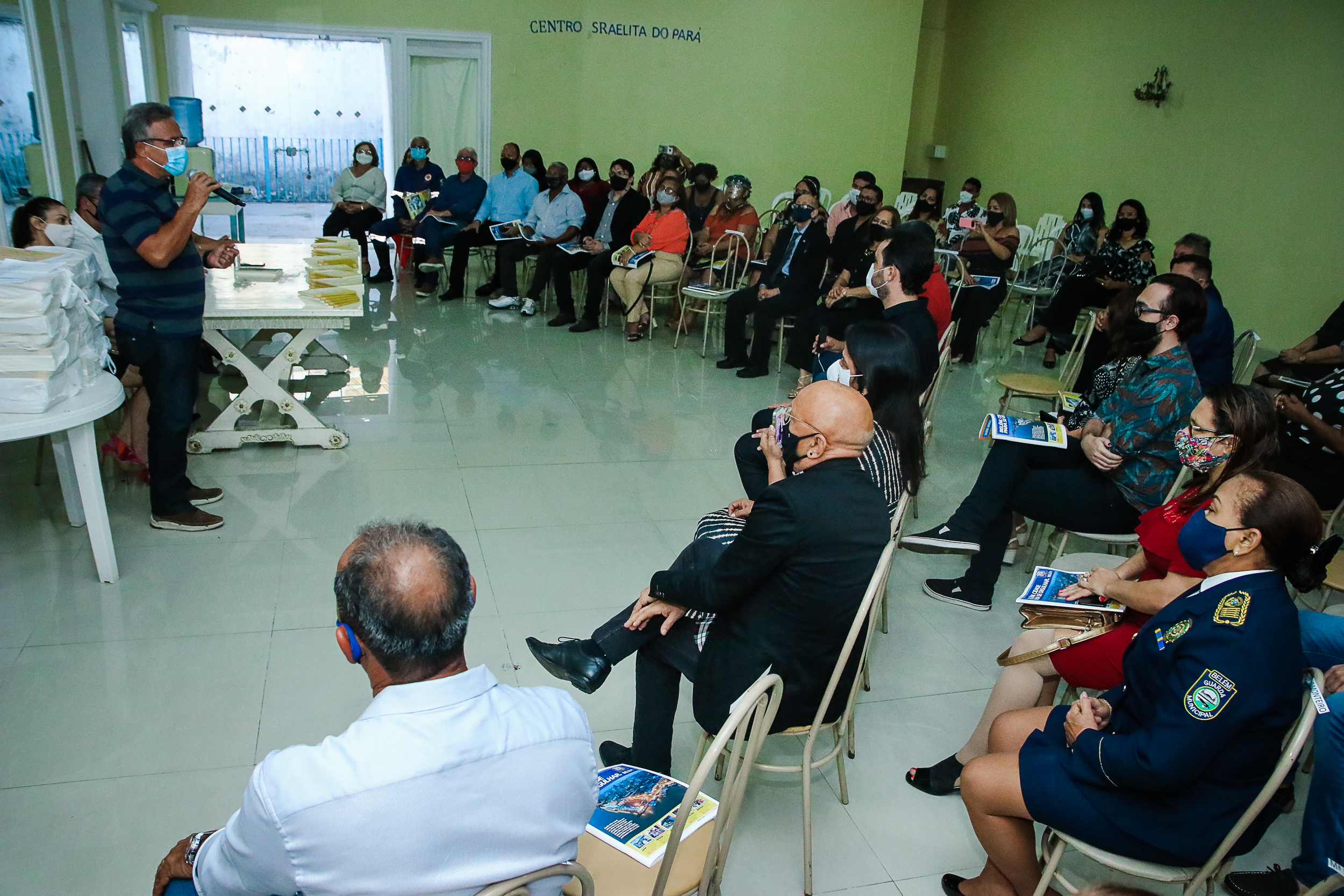 Servidores municipais são homenageados com livro de trajetória na administração pública