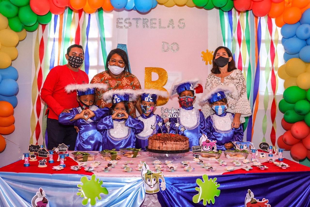 Professora promove ensaio fotográfico de formatura para estudantes ribeirinhos