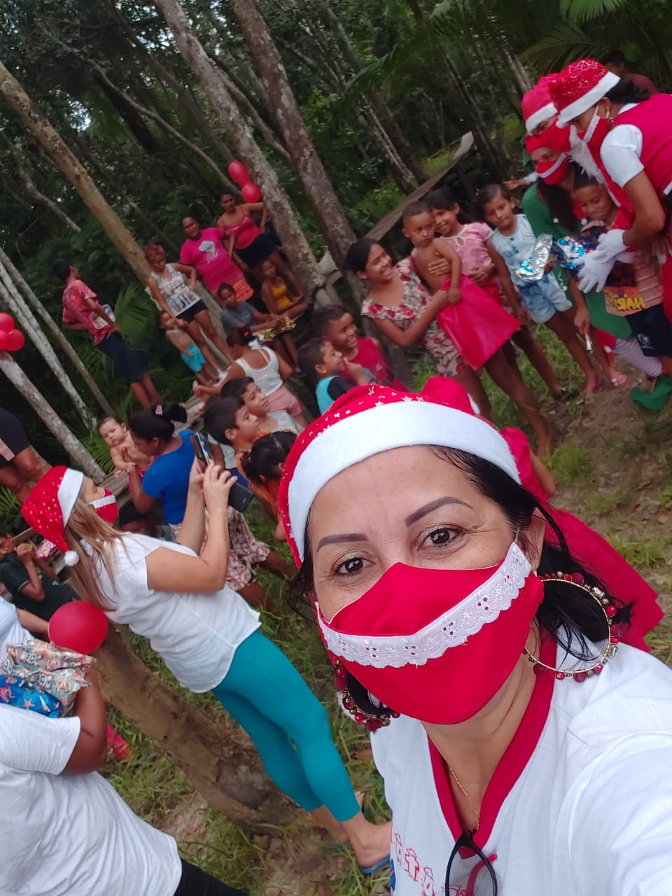 Escola de Campo leva magia do Natal ao encontro de estudantes ribeirinhos