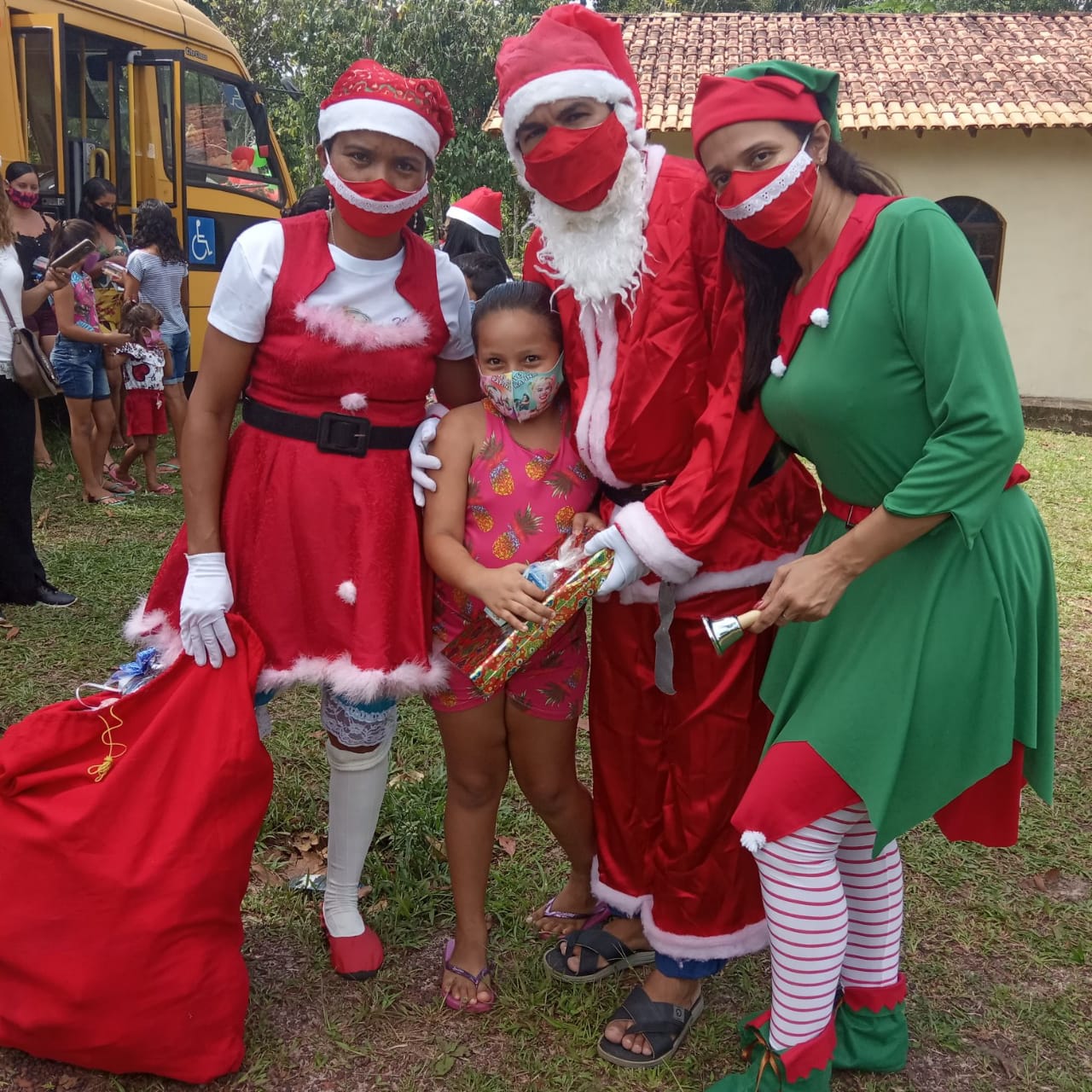 Escola de Campo leva magia do Natal ao encontro de estudantes ribeirinhos