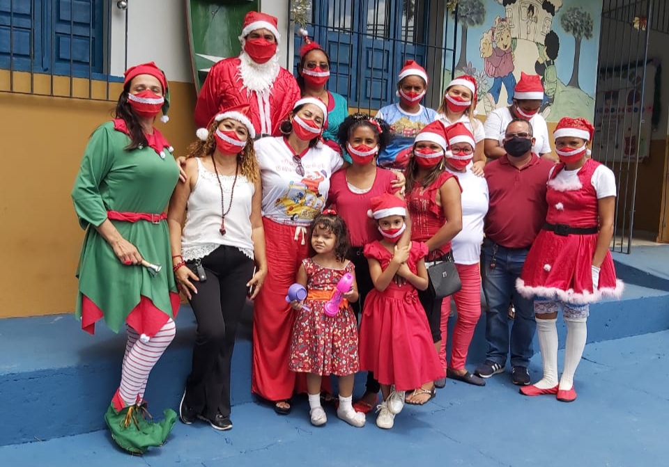 Escola de Campo leva magia do Natal ao encontro de estudantes ribeirinhos