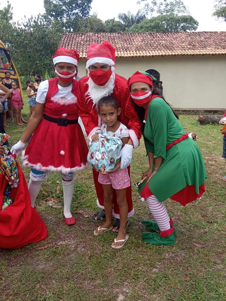 Escola de Campo leva magia do Natal ao encontro de estudantes ribeirinhos