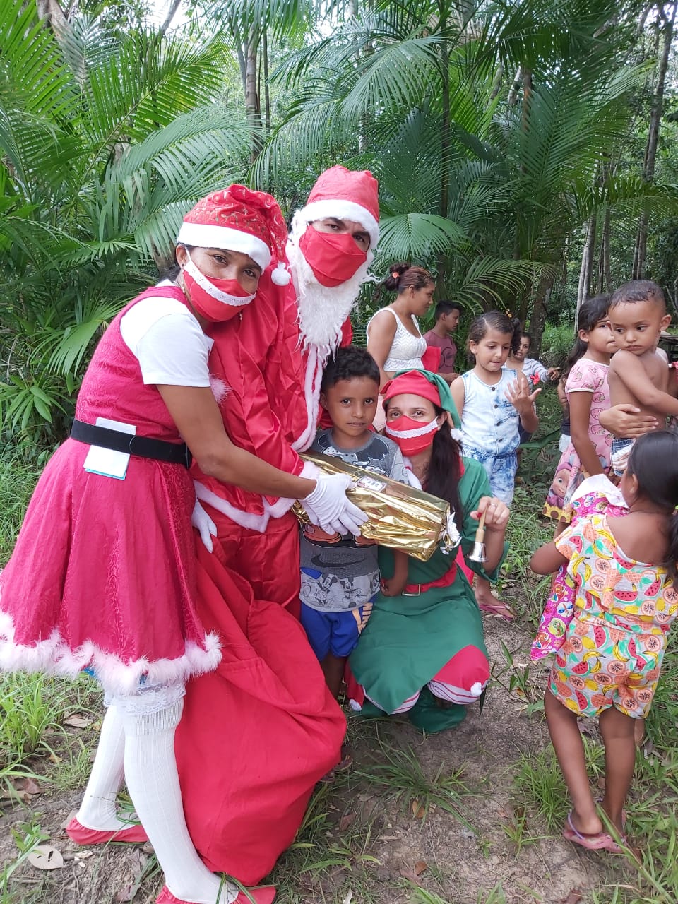 Escola de Campo leva magia do Natal ao encontro de estudantes ribeirinhos