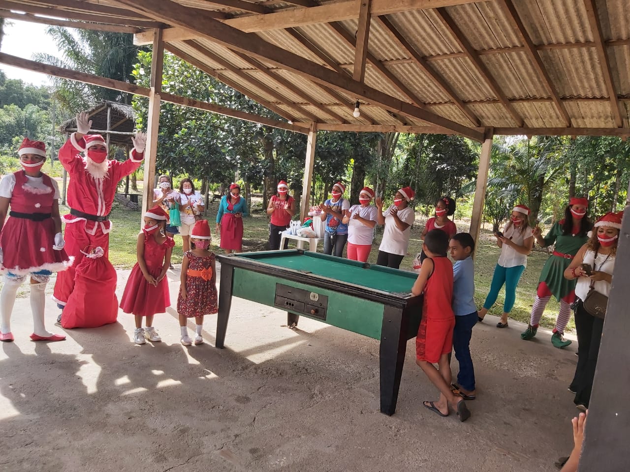 Escola de Campo leva magia do Natal ao encontro de estudantes ribeirinhos