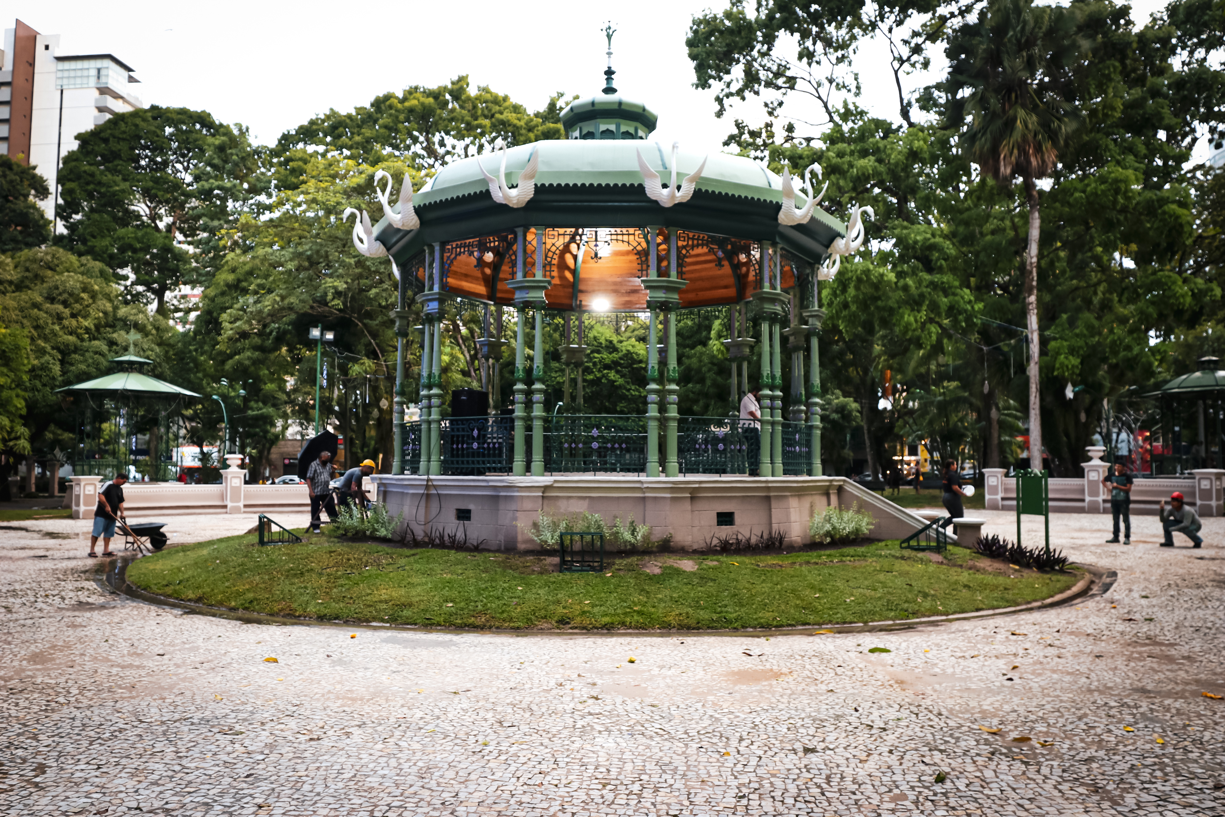 Prefeitura de Belém entrega praça Batista Campos revitalizada