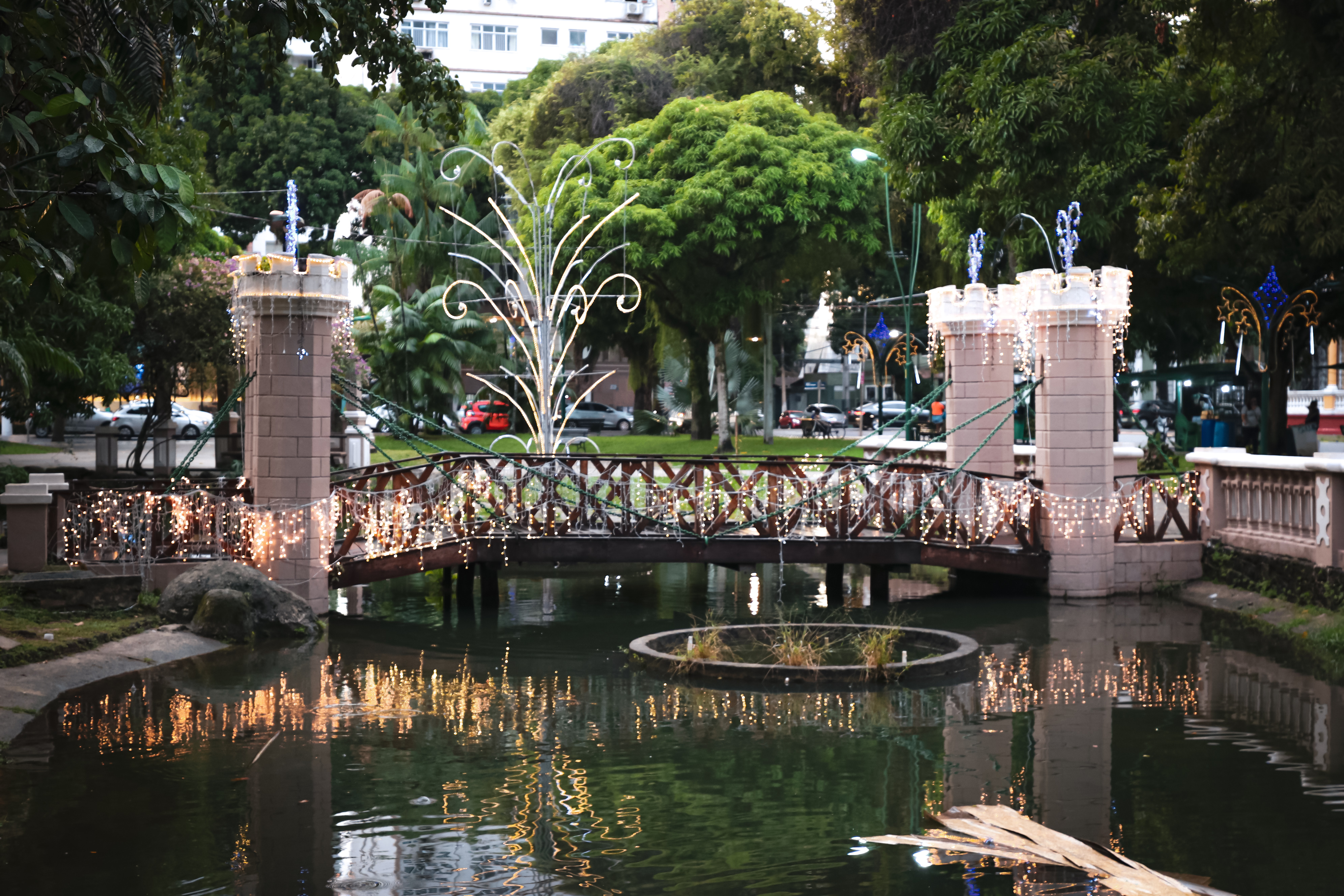 Prefeitura de Belém entrega praça Batista Campos revitalizada