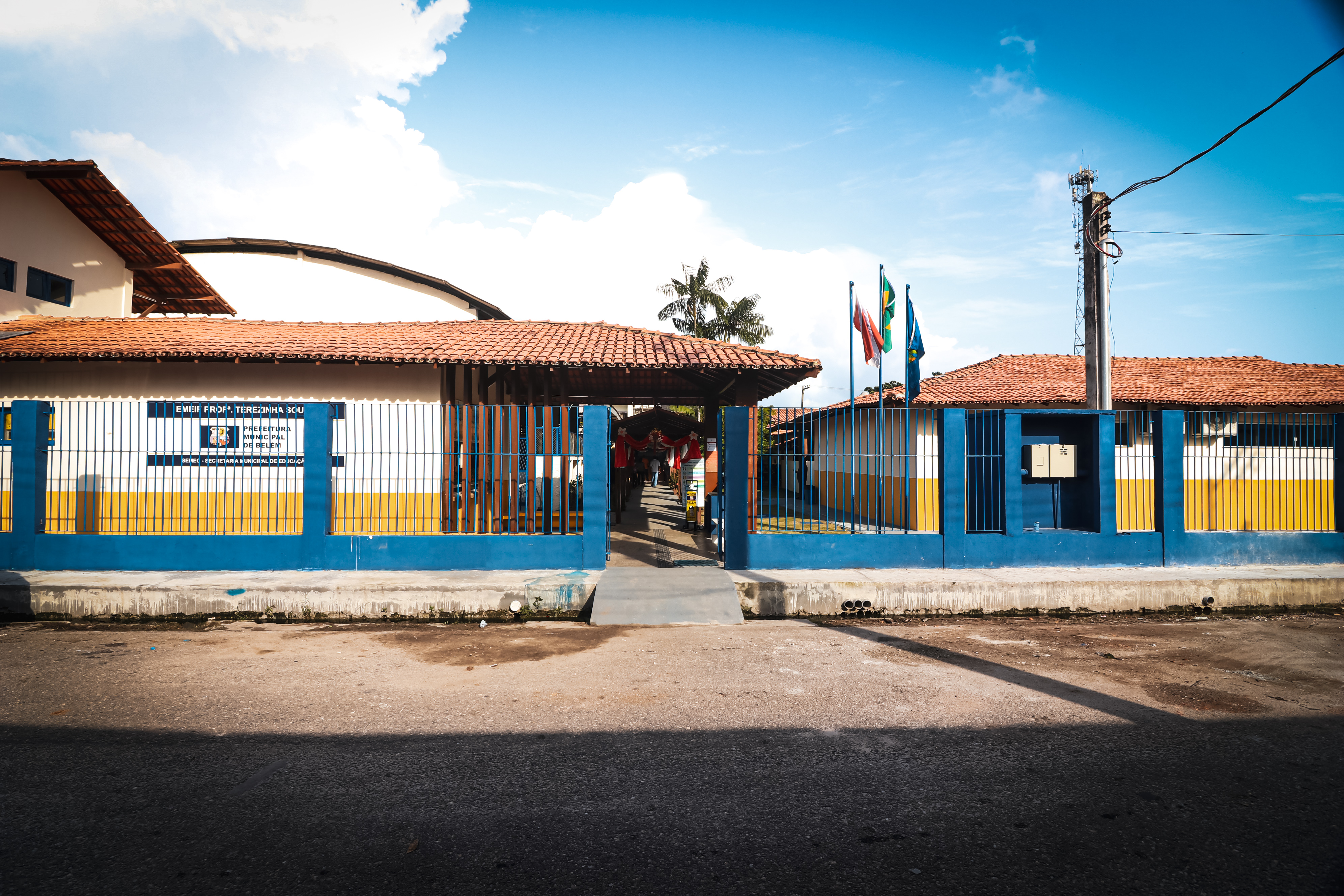 Escola Professora Terezinha Souza é reinaugurada totalmente reformada