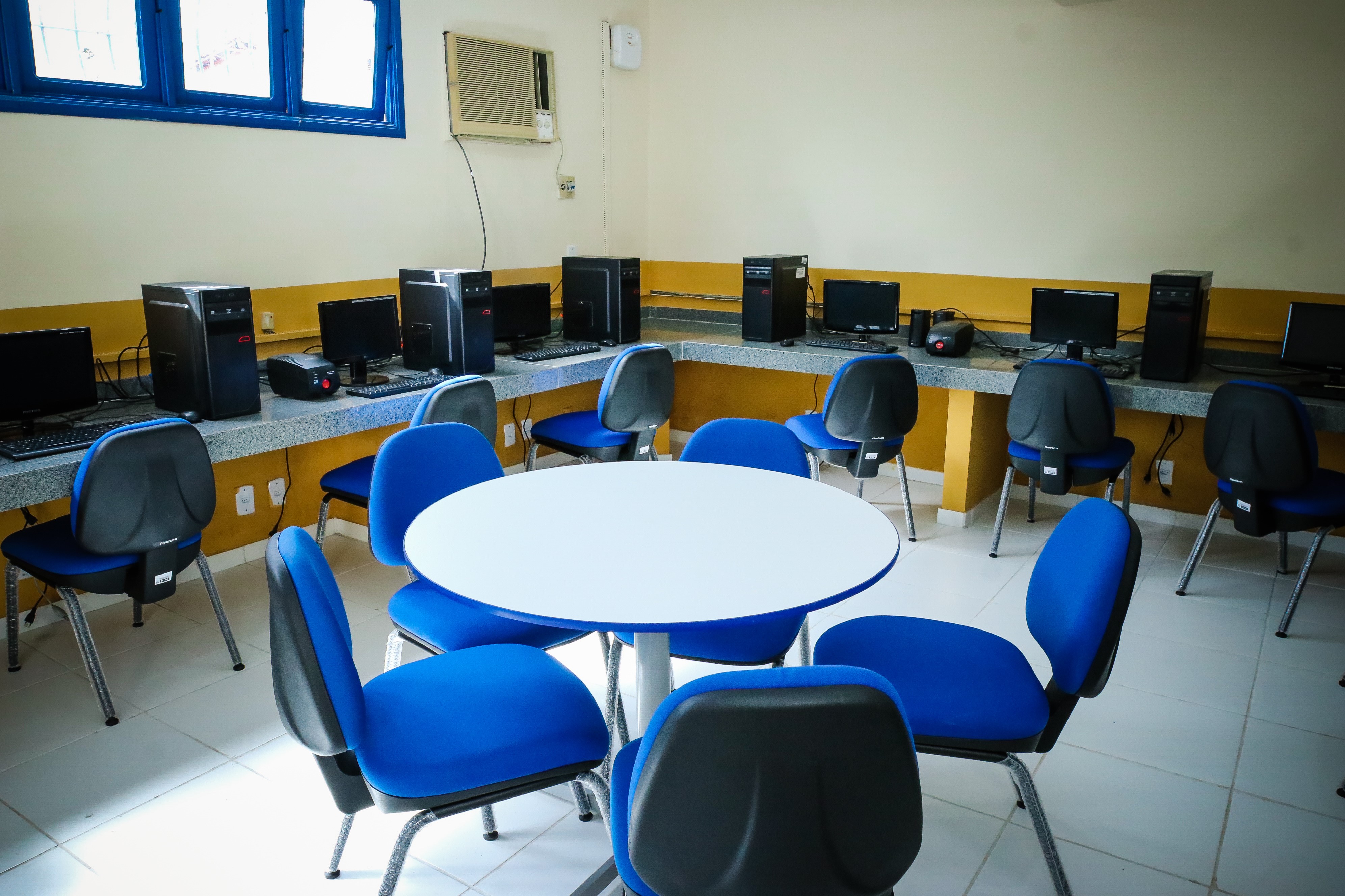 Escola Professora Terezinha Souza é reinaugurada totalmente reformada