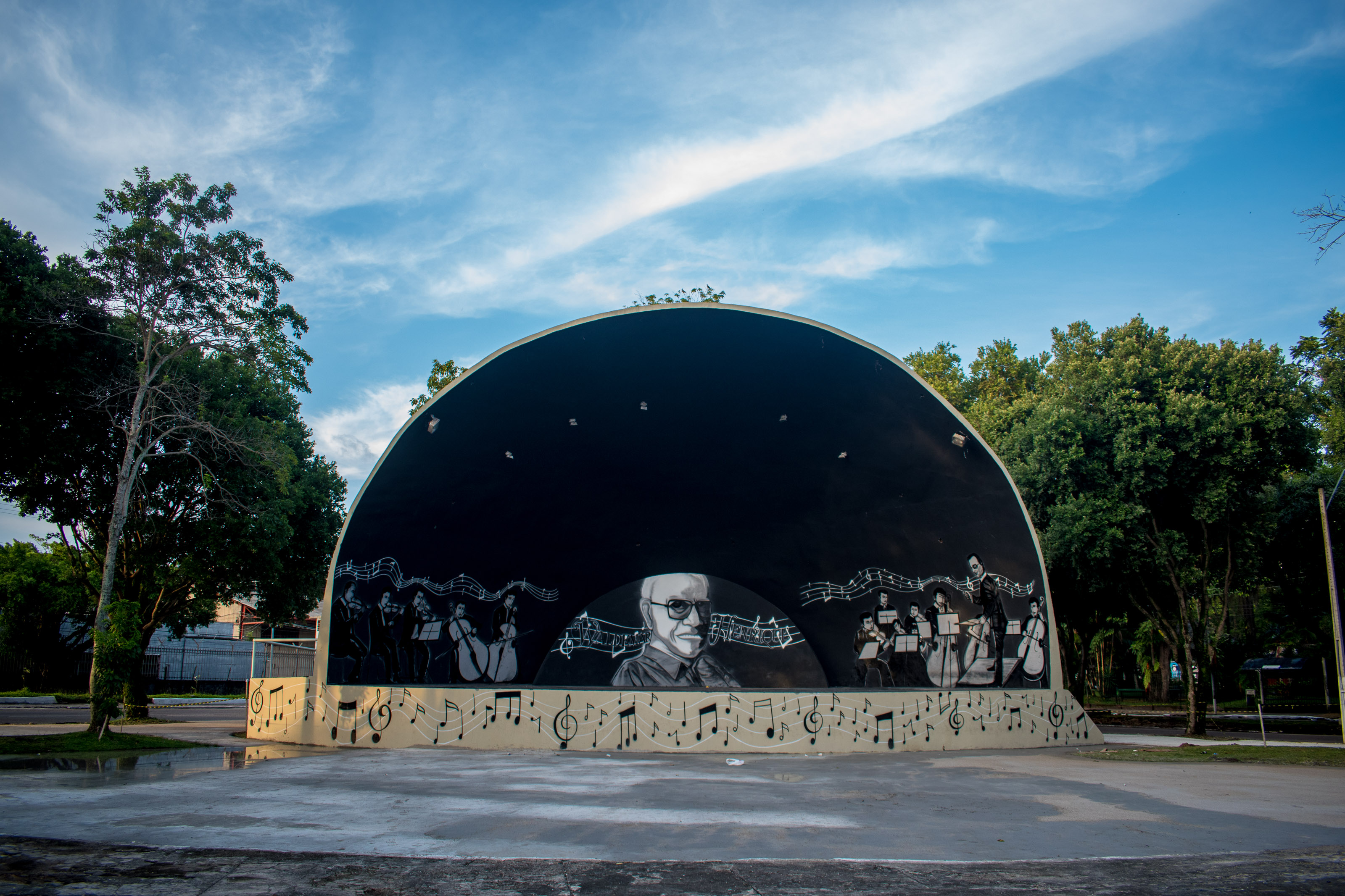 Praça Waldemar Henrique é entregue totalmente revitalizada