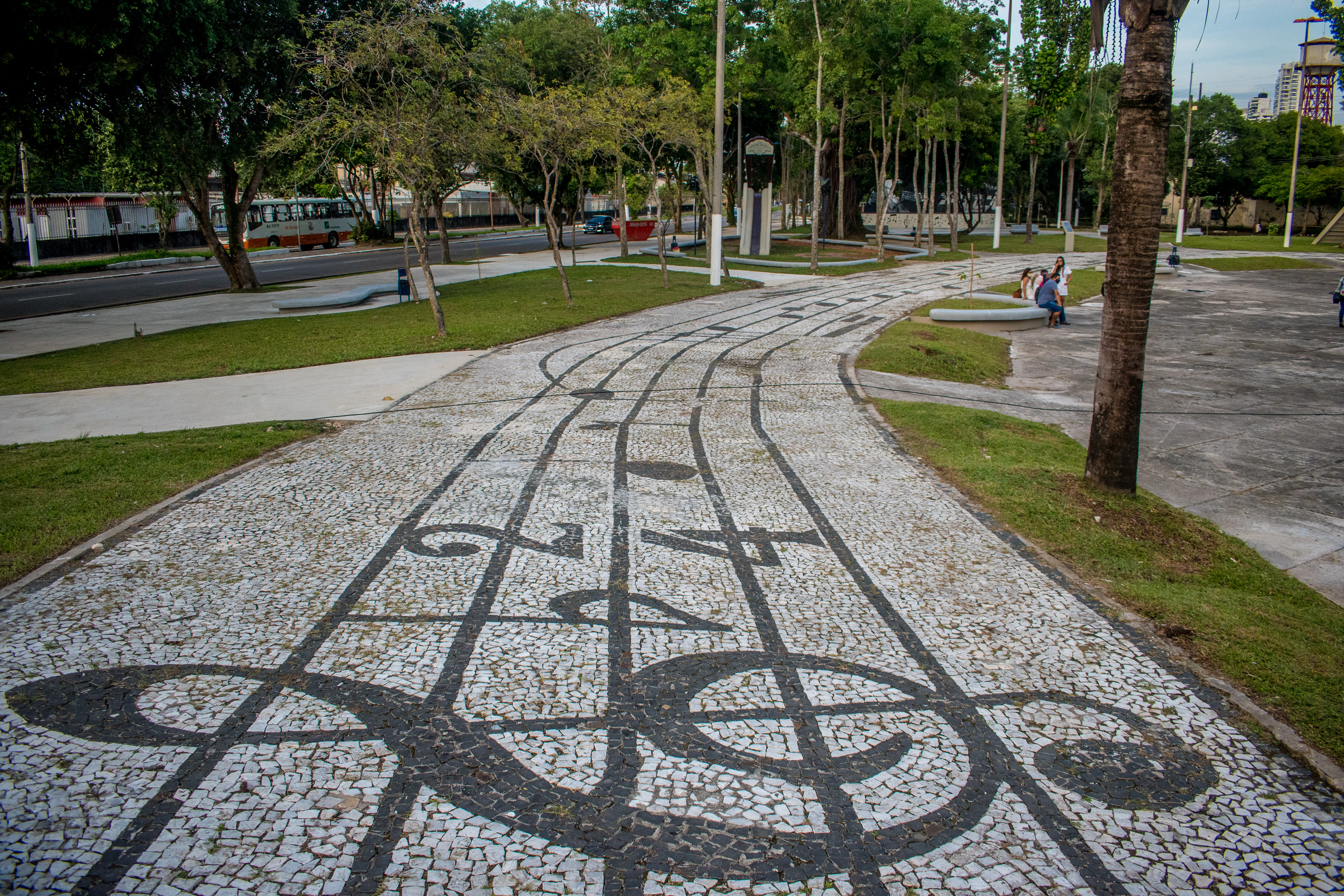 Praça Waldemar Henrique é entregue totalmente revitalizada