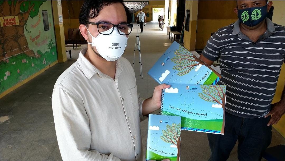 Semec entrega novo kit escolar para as escolas municipais de Belém 