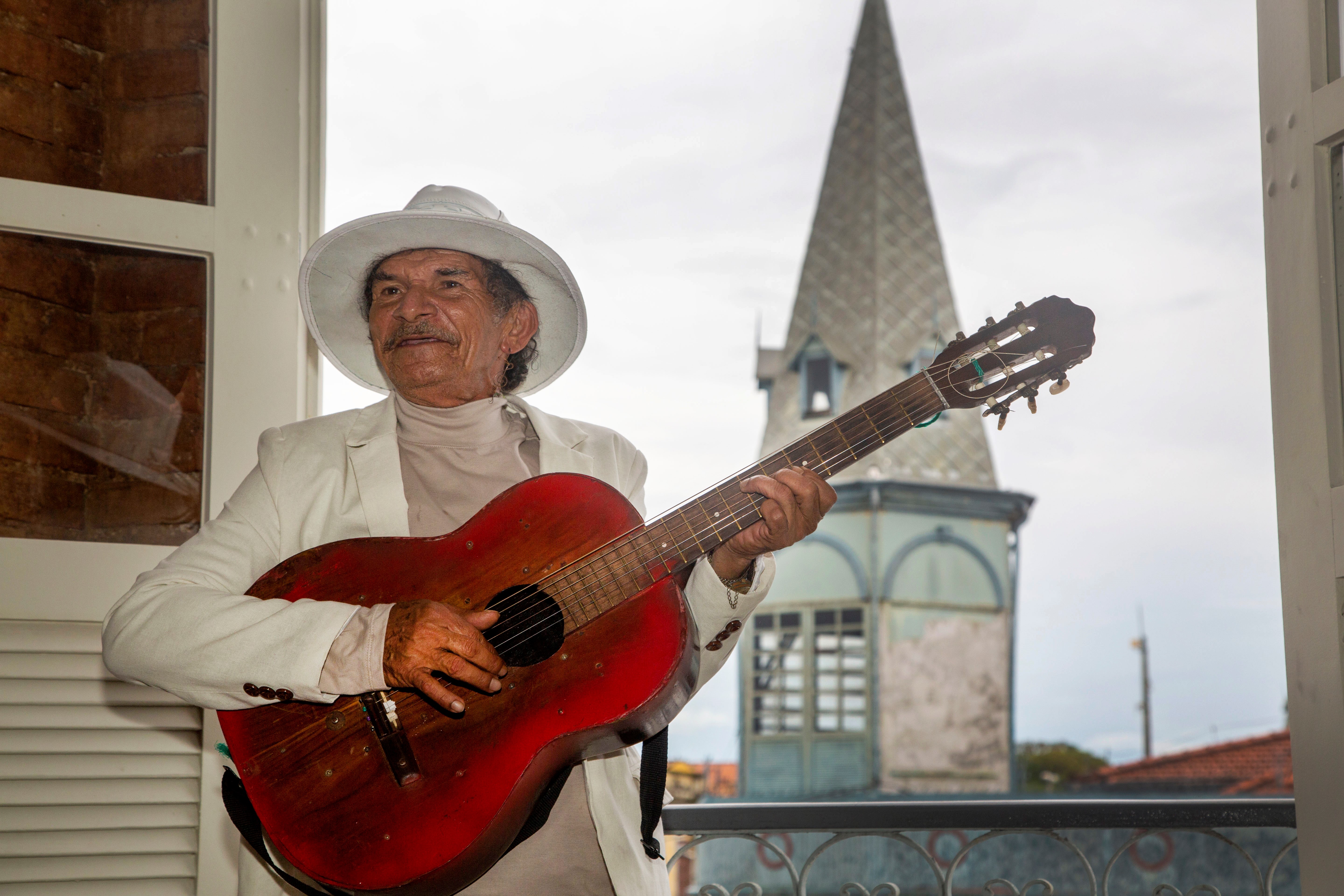 Artista popular atendido pelo Consultório de Rua lança CD autoral