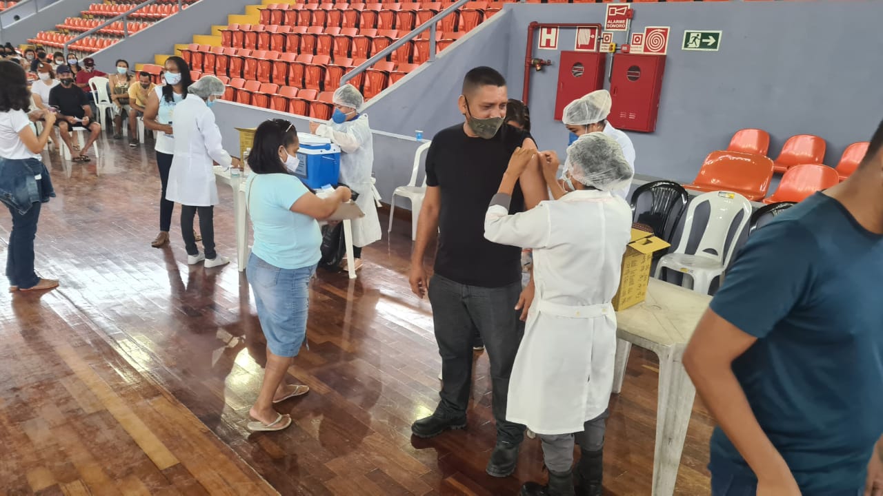 Prefeitura garante vacina contra a Covid-19 para todos os trabalhadores da Semec