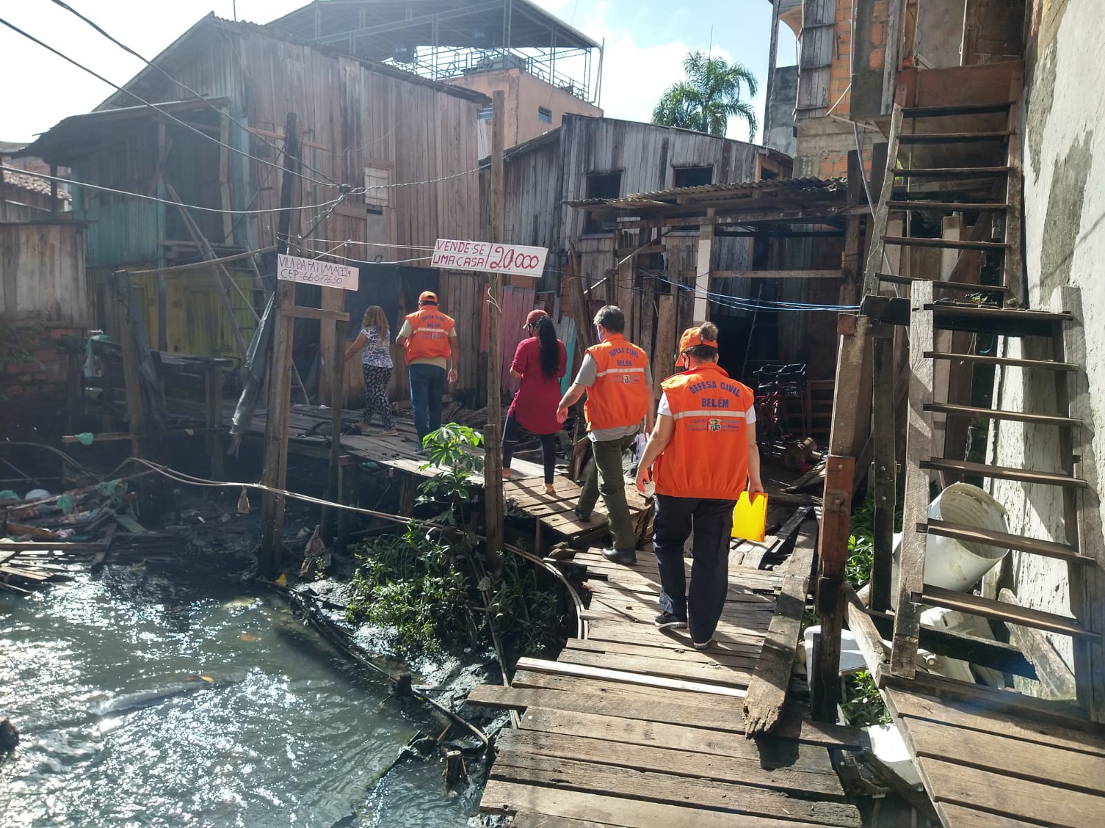 Defesa Civil de Belém faz vistoria em residências alagadas na área da Terra Firme