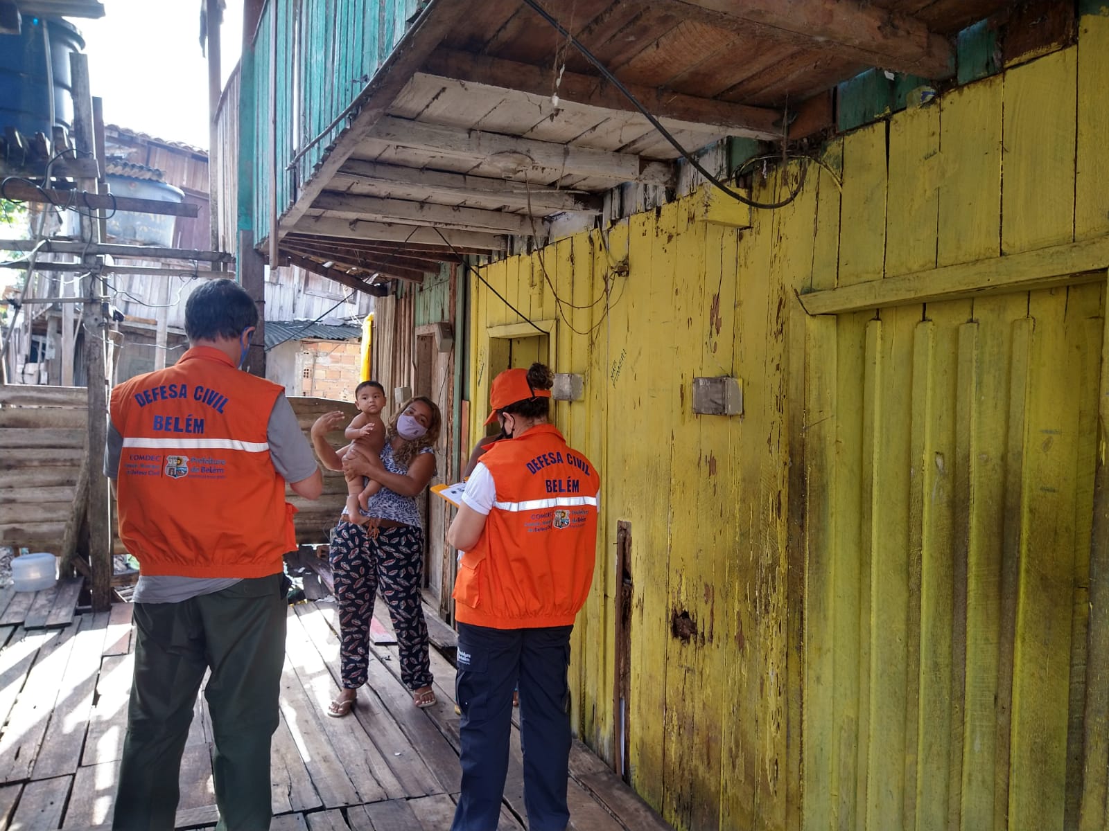 Defesa Civil de Belém faz vistoria em residências alagadas na área da Terra Firme