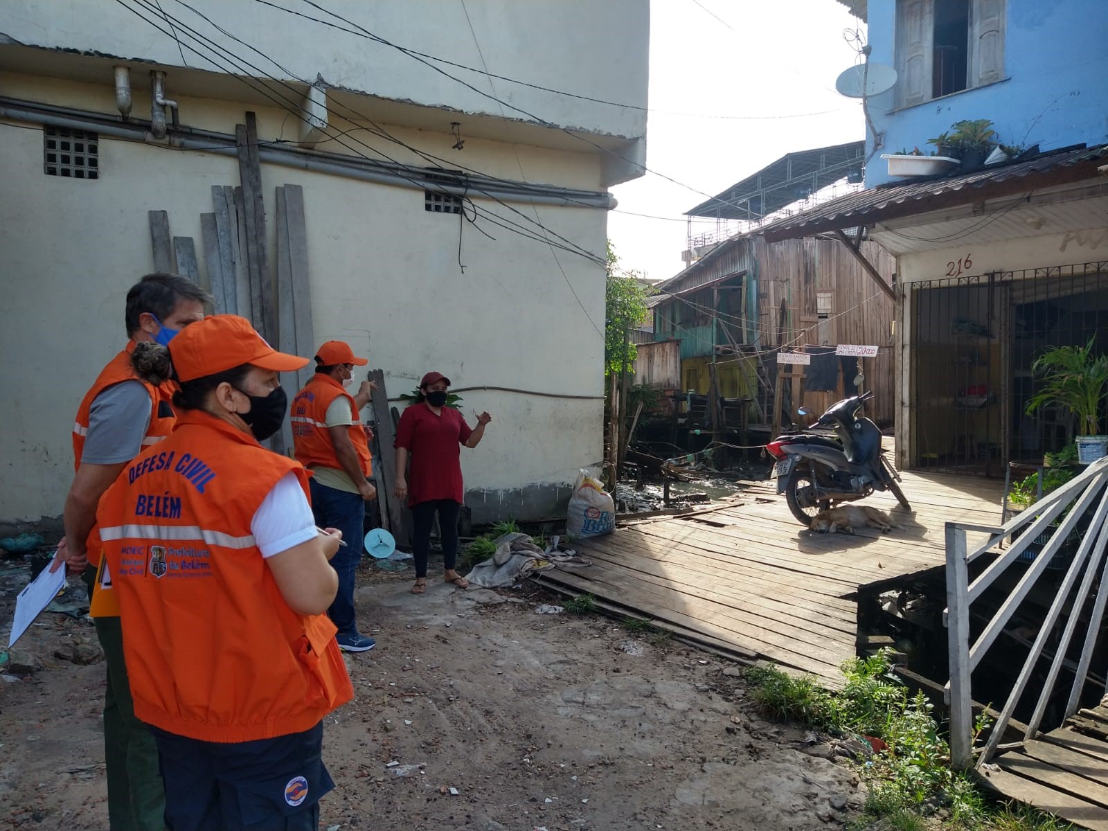 Defesa Civil de Belém faz vistoria em residências alagadas na área da Terra Firme
