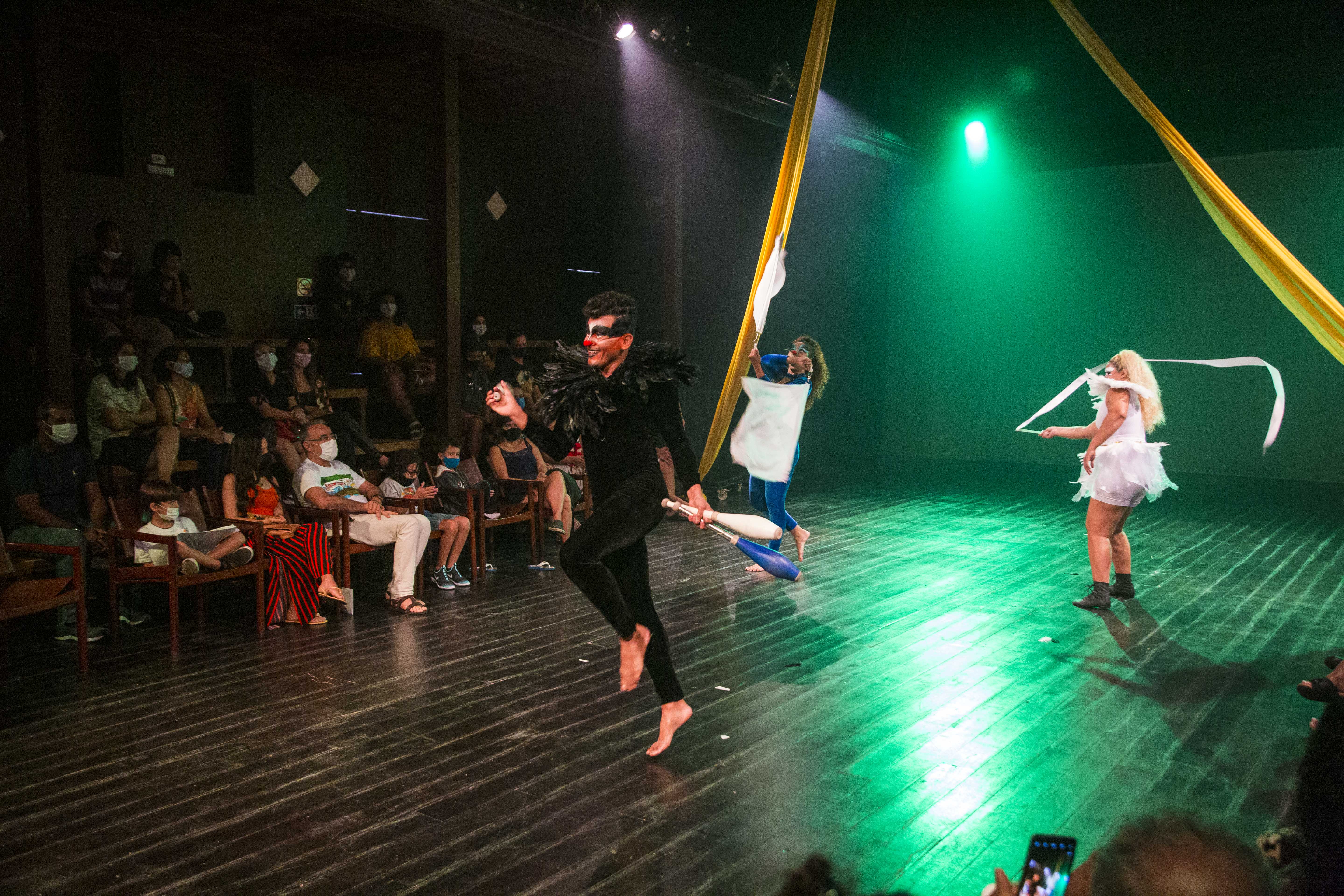 Espetáculo "O Ciclo de Atman" leva circo e dança ao palco do Waldemar Henrique