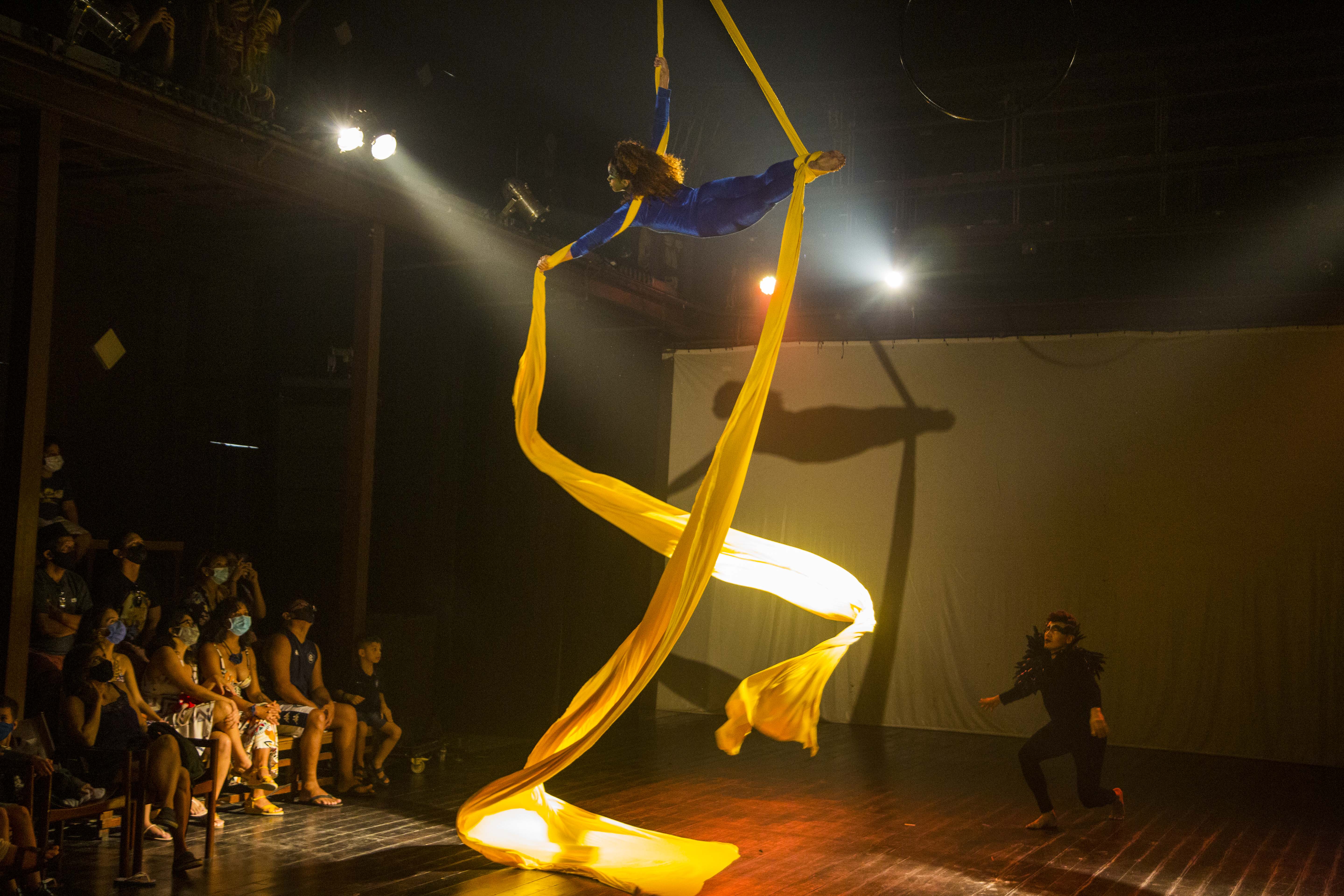 Espetáculo "O Ciclo de Atman" leva circo e dança ao palco do Waldemar Henrique