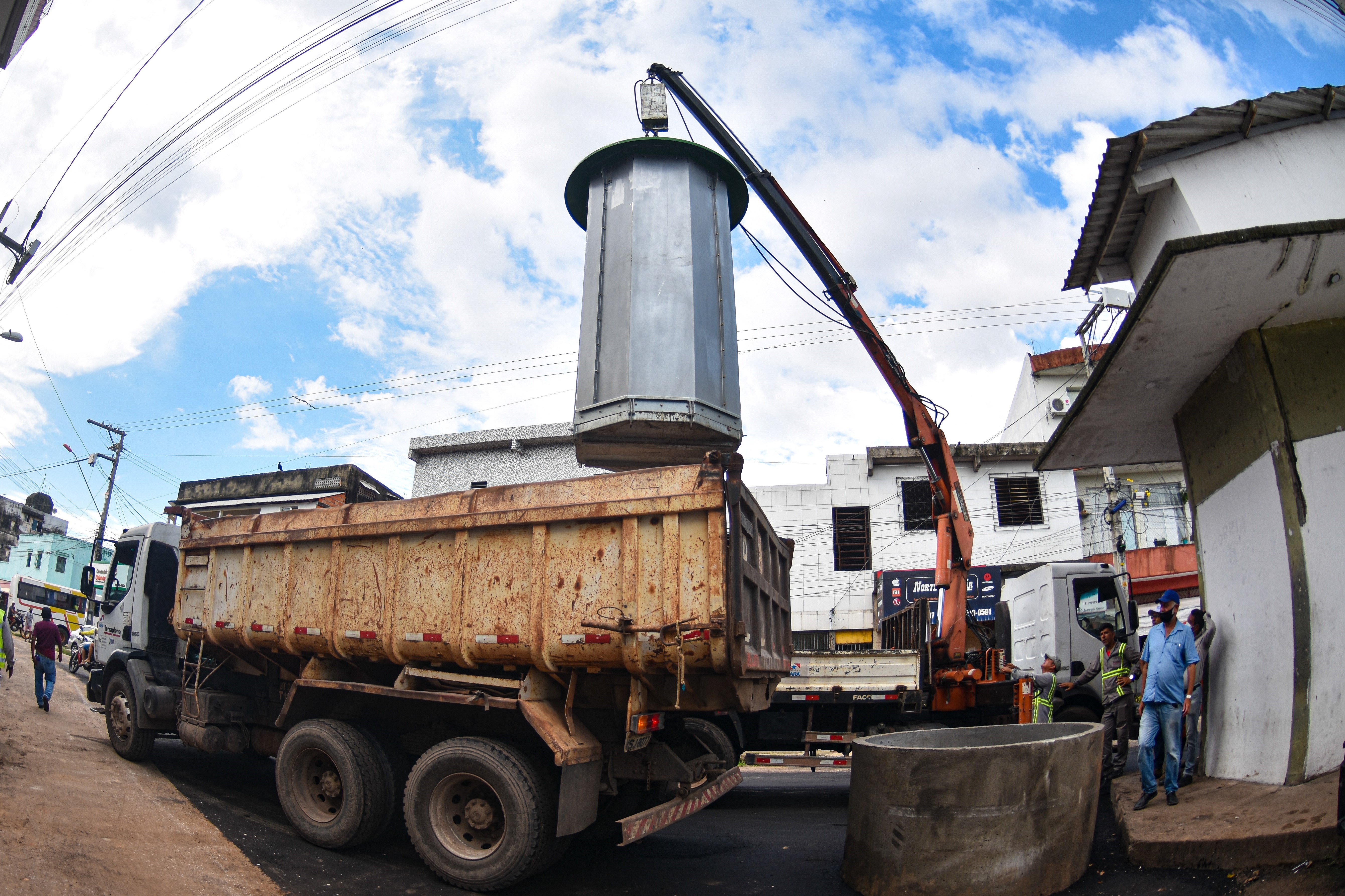 Prefeitura de Belém inicia testes de lixeiras subterrâneas em feiras da cidade