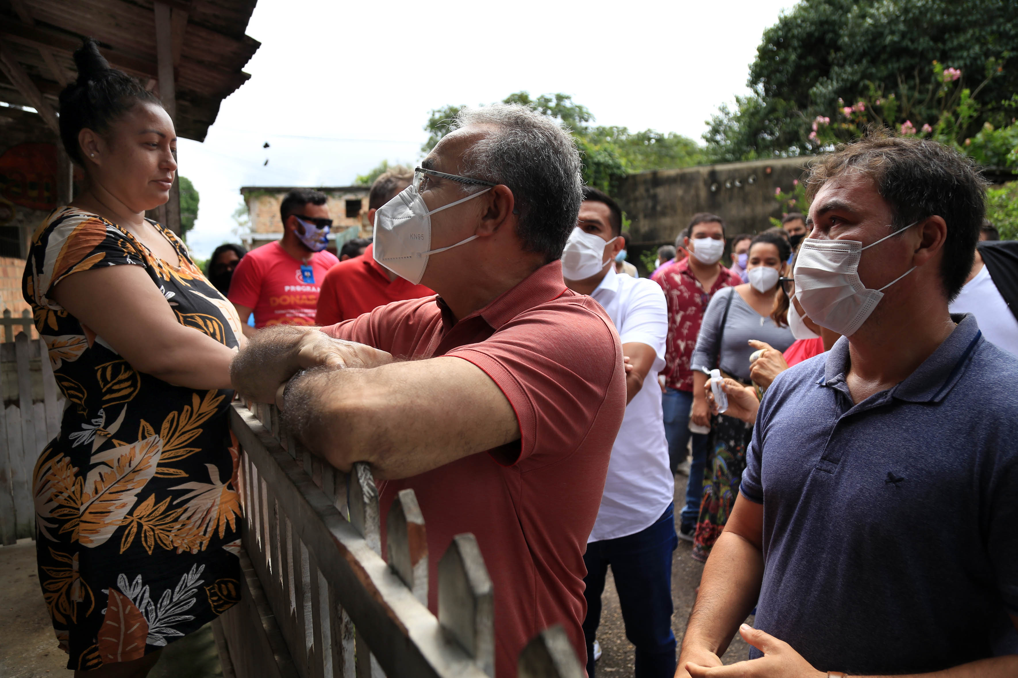 Prefeito de Belém anuncia ações emergenciais para Outeiro durante visita à ilha