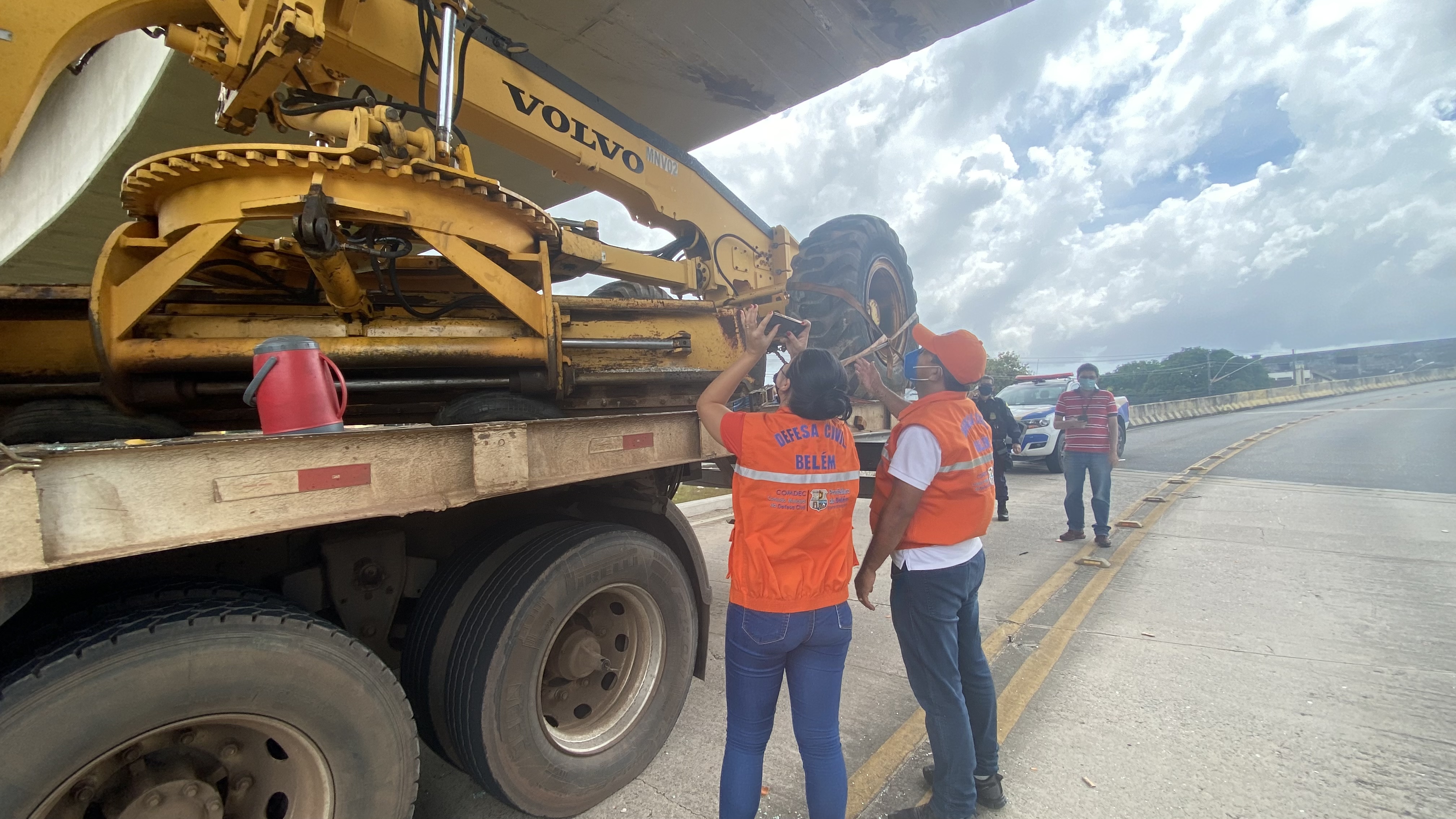 Defesa Civil de Belém vistoria elevado do Entroncamento após acidente com caminhão