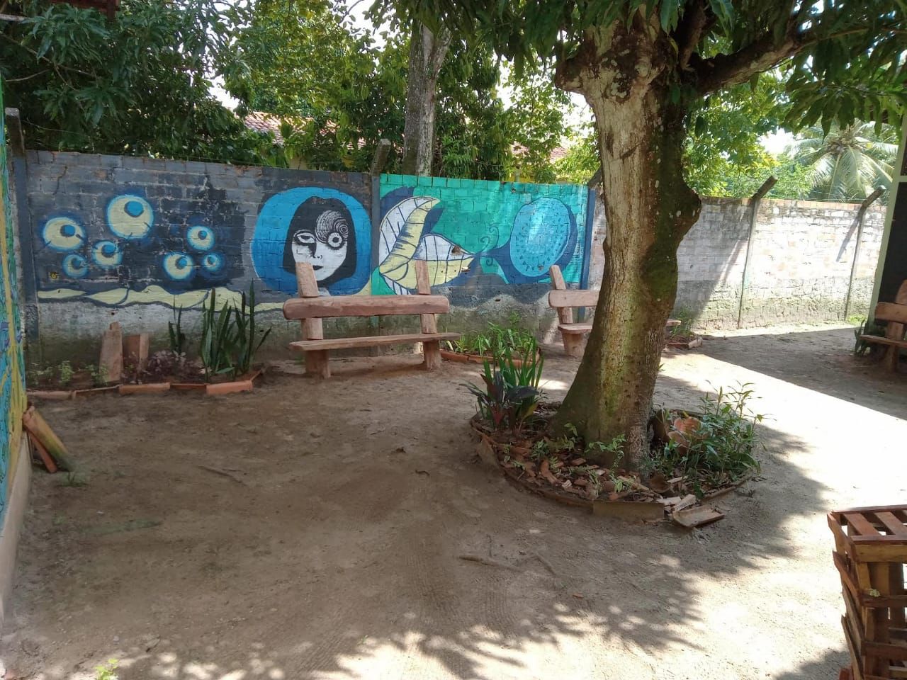 Novo paisagismo revitaliza espaços na Escola Bosque em Outeiro 