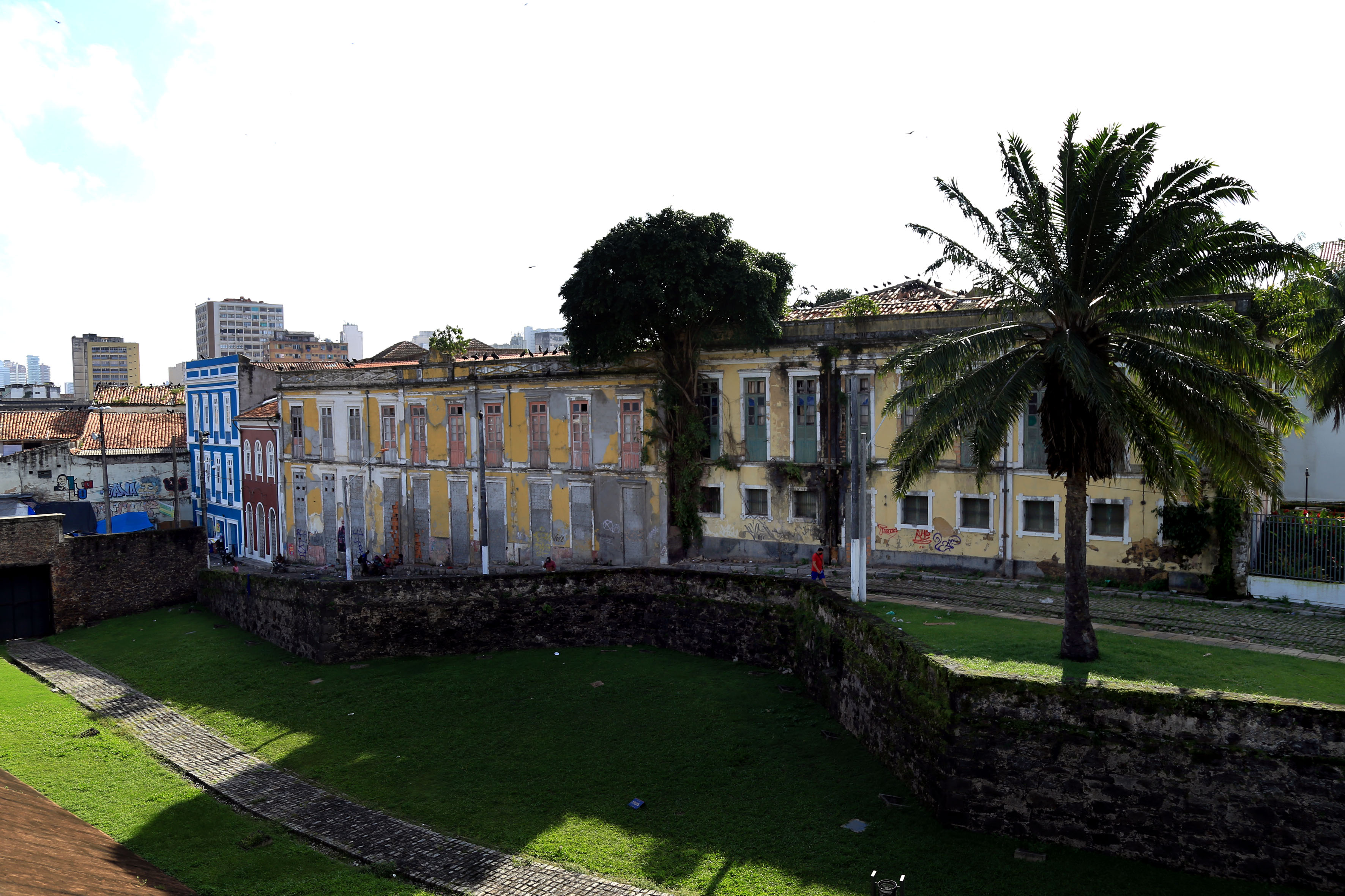 Prefeitura visita casarões da Ladeira da Cidade Velha para revitalizá-los