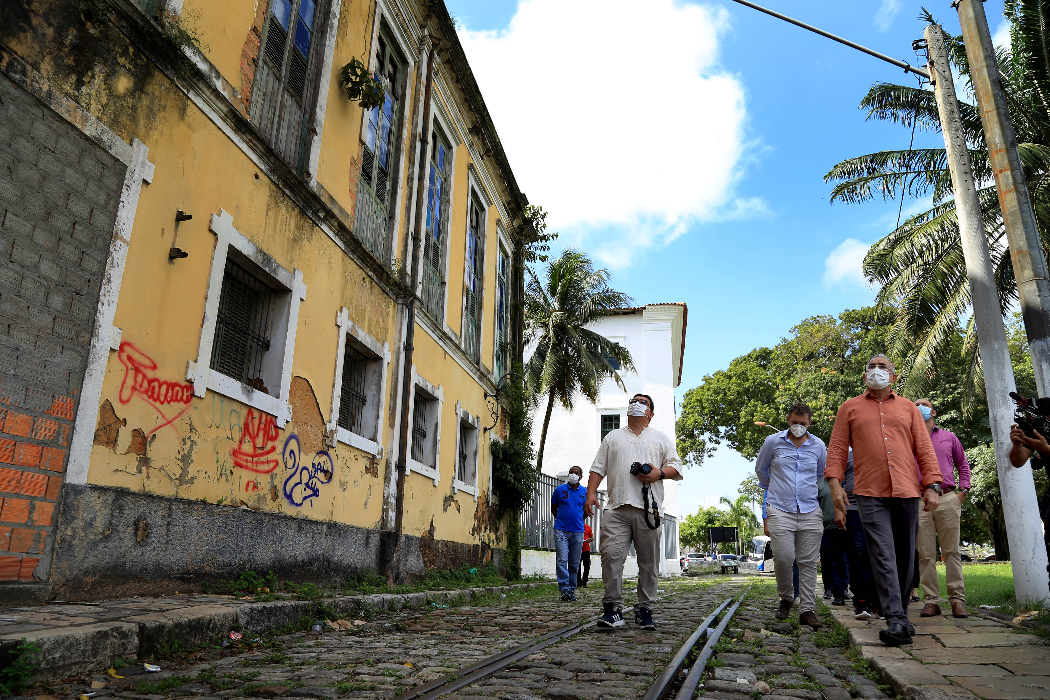 Prefeitura visita casarões da Ladeira da Cidade Velha para revitalizá-los