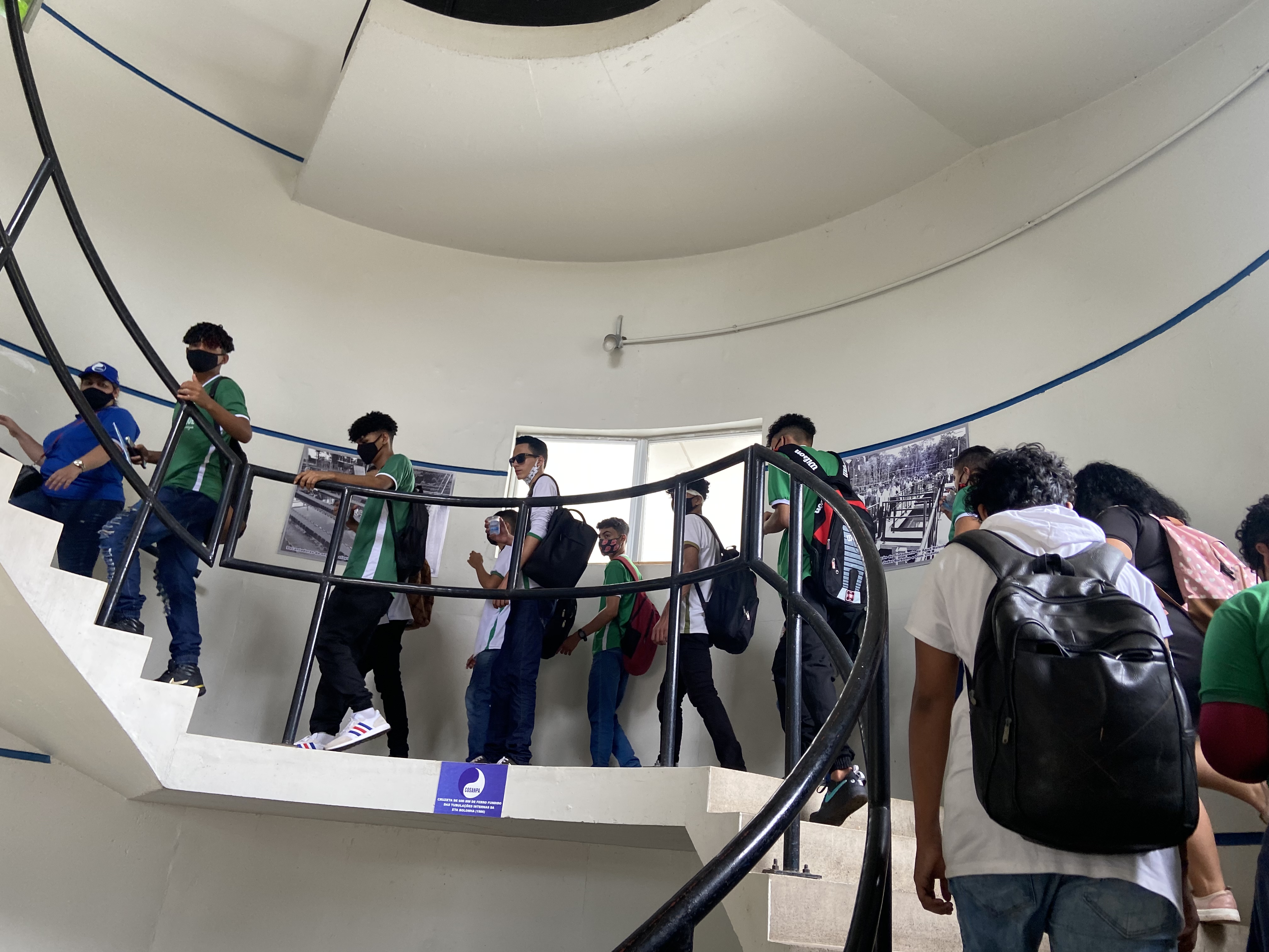 Alunos do ensino médio da Funbosque conhecem processo de tratamento da água em Belém  