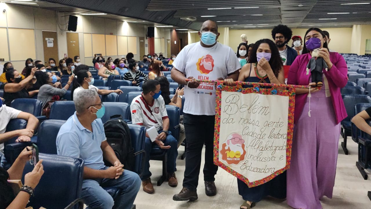 Educadores participam da formação inicial do programa Alfabetiza Belém